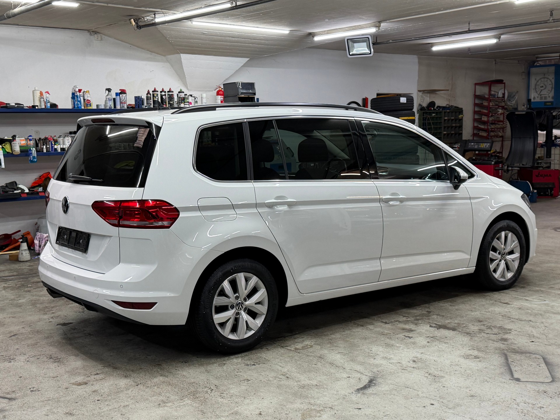 VW Touran 2.0 TDI BlueMotion Technology Comfortline DSG-image-1