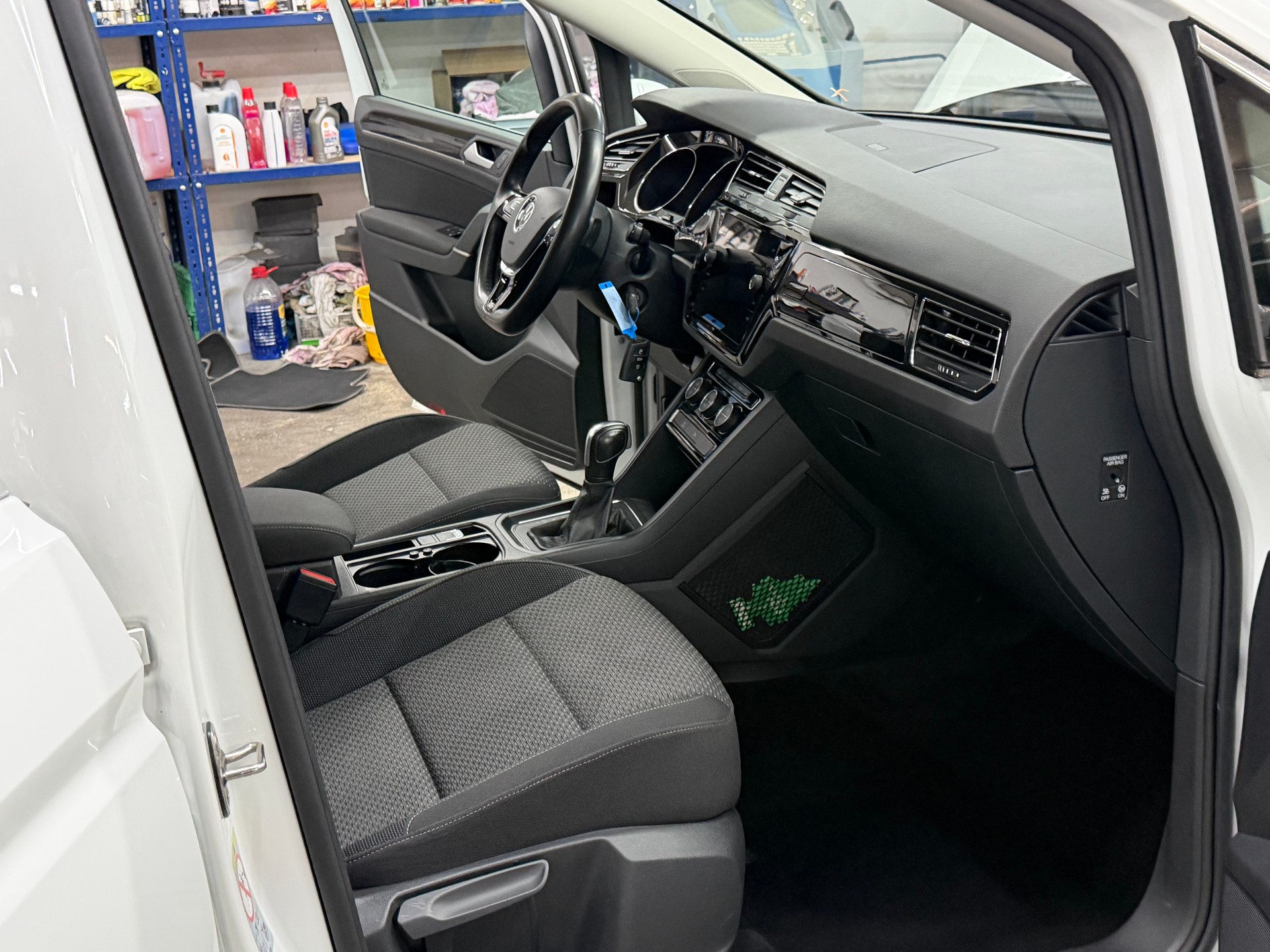 VW Touran 2.0 TDI BlueMotion Technology Comfortline DSG-image-9