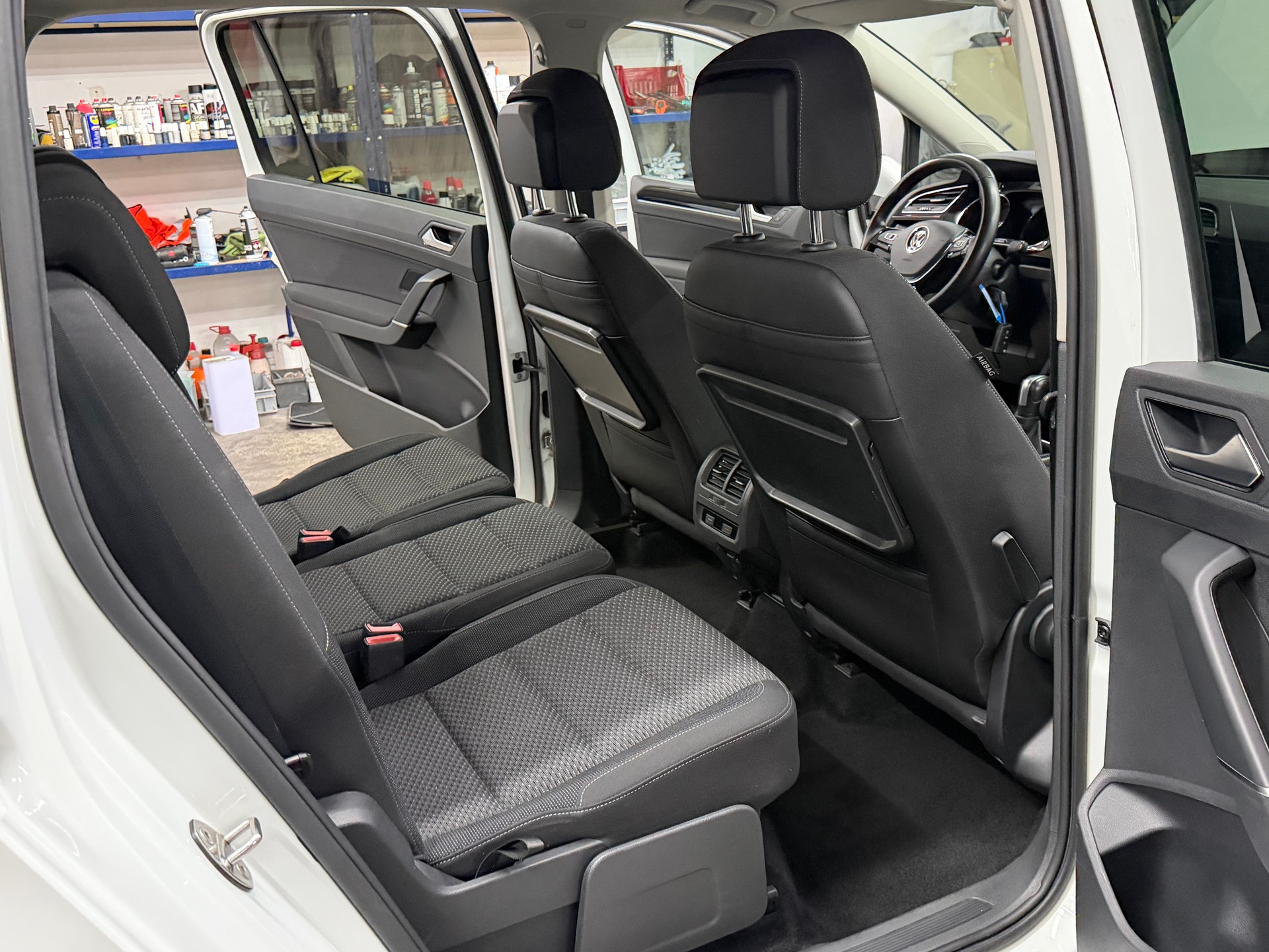 VW Touran 2.0 TDI BlueMotion Technology Comfortline DSG-image-11