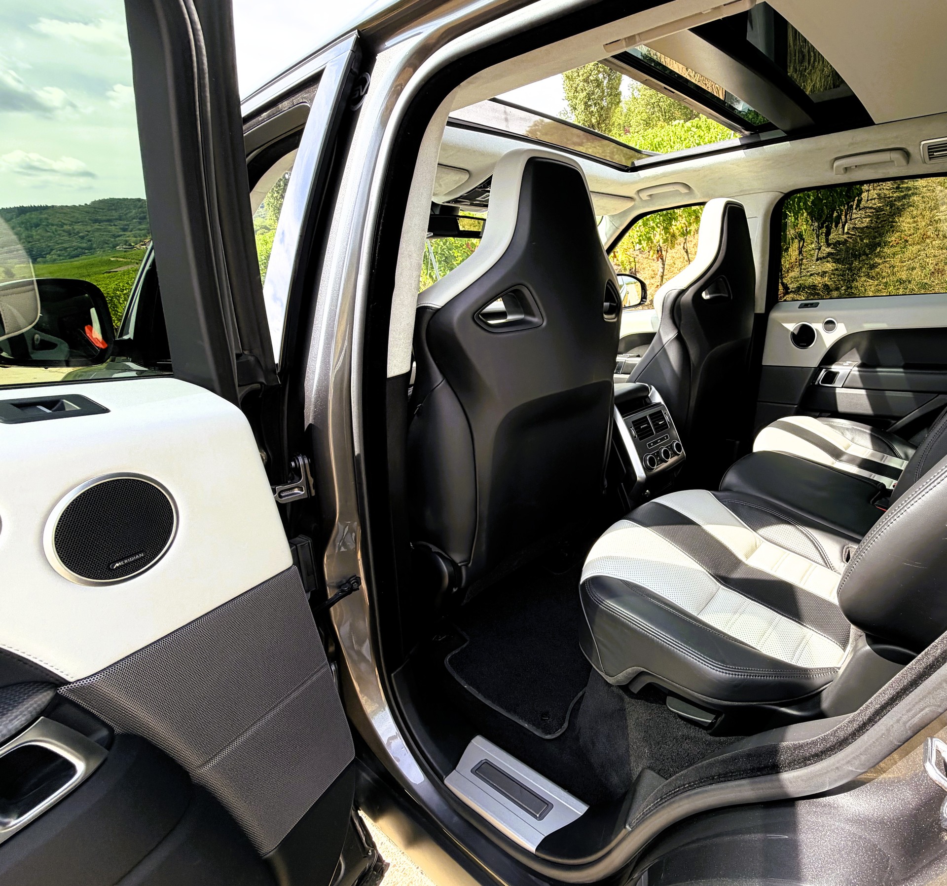 LAND ROVER Range Rover Sport 5.0 V8 SVR-image-13