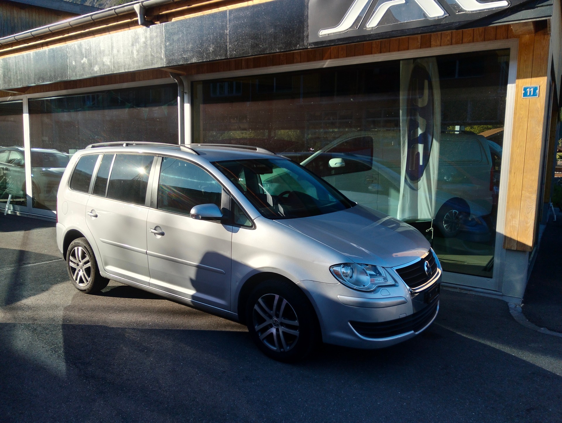 VW Touran 1.4 TSI Trendline-image-1