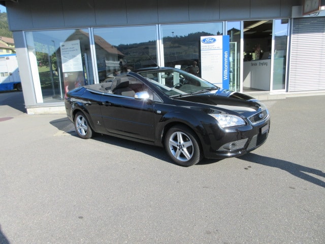 FORD Focus Coupé-Cabrio 1.6i 16V Ambiente-image-0