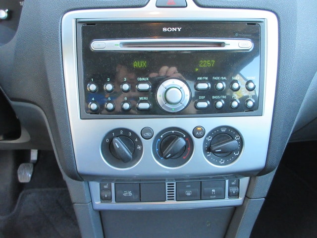 FORD Focus Coupé-Cabrio 1.6i 16V Ambiente-image-13