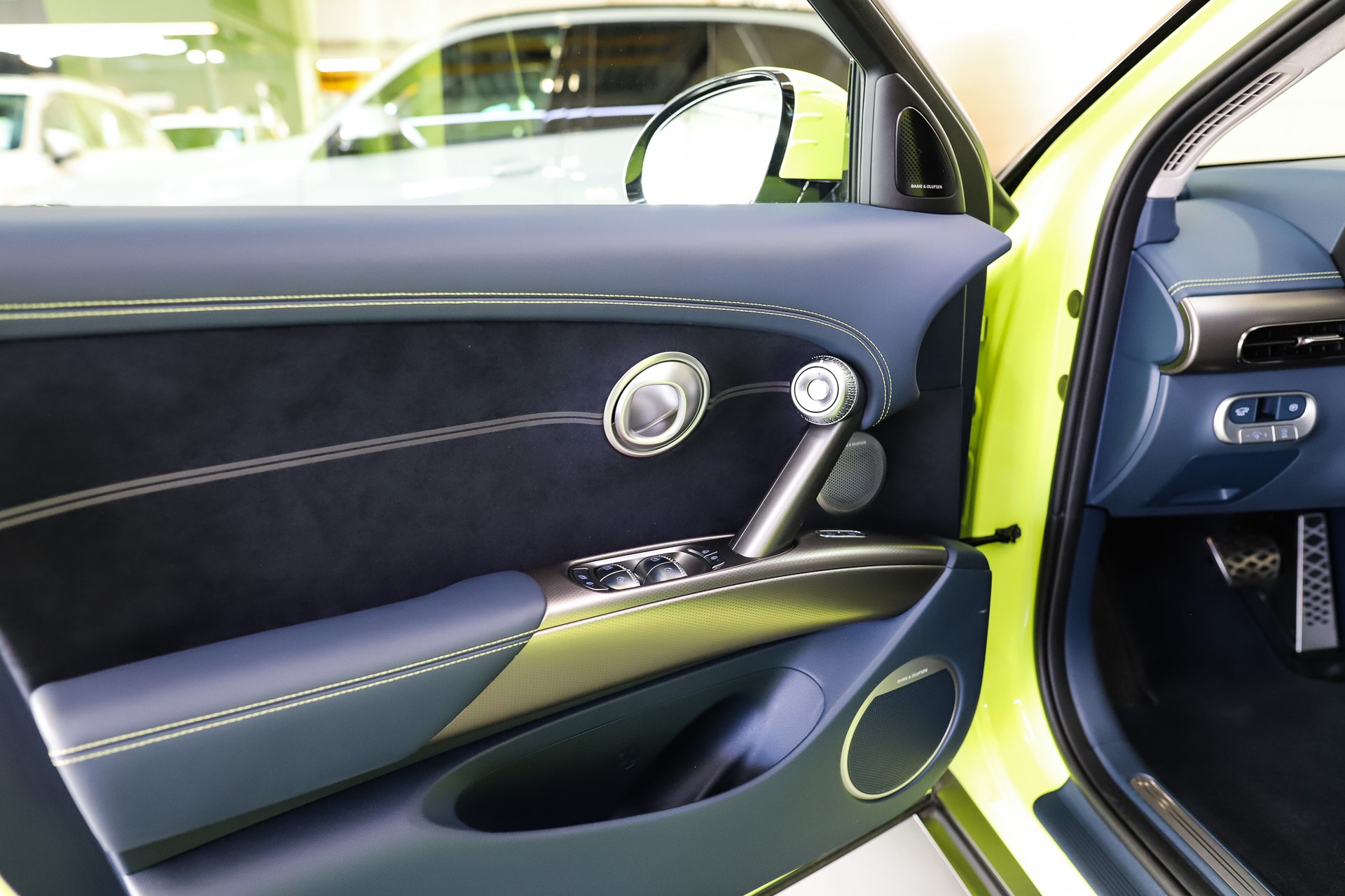GENESIS GV60 77.4 kWh Sport Plus AWD *Sao Paulo Lime*-image-8