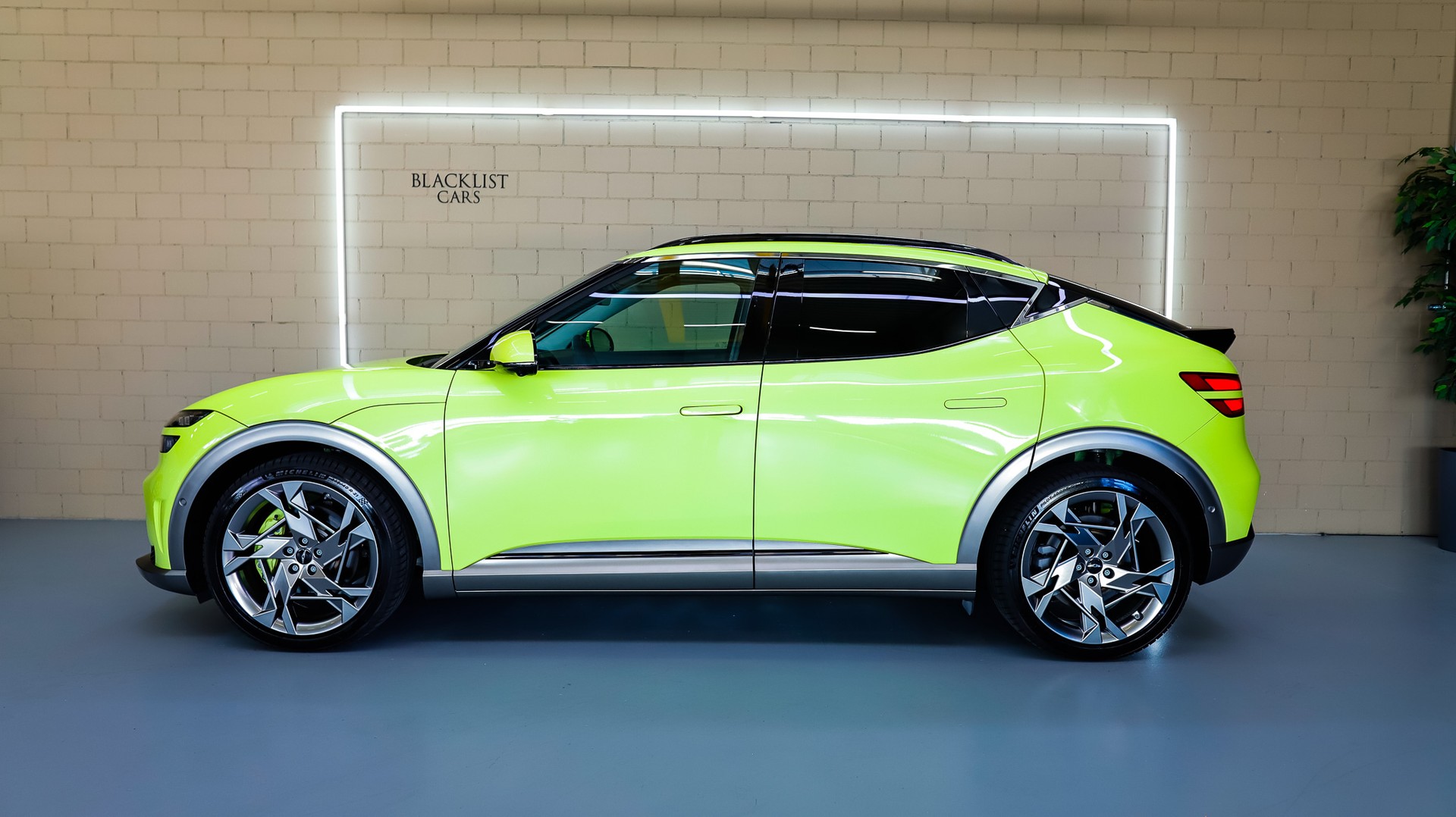 GENESIS GV60 77.4 kWh Sport Plus AWD *Sao Paulo Lime*-showroom-element-3