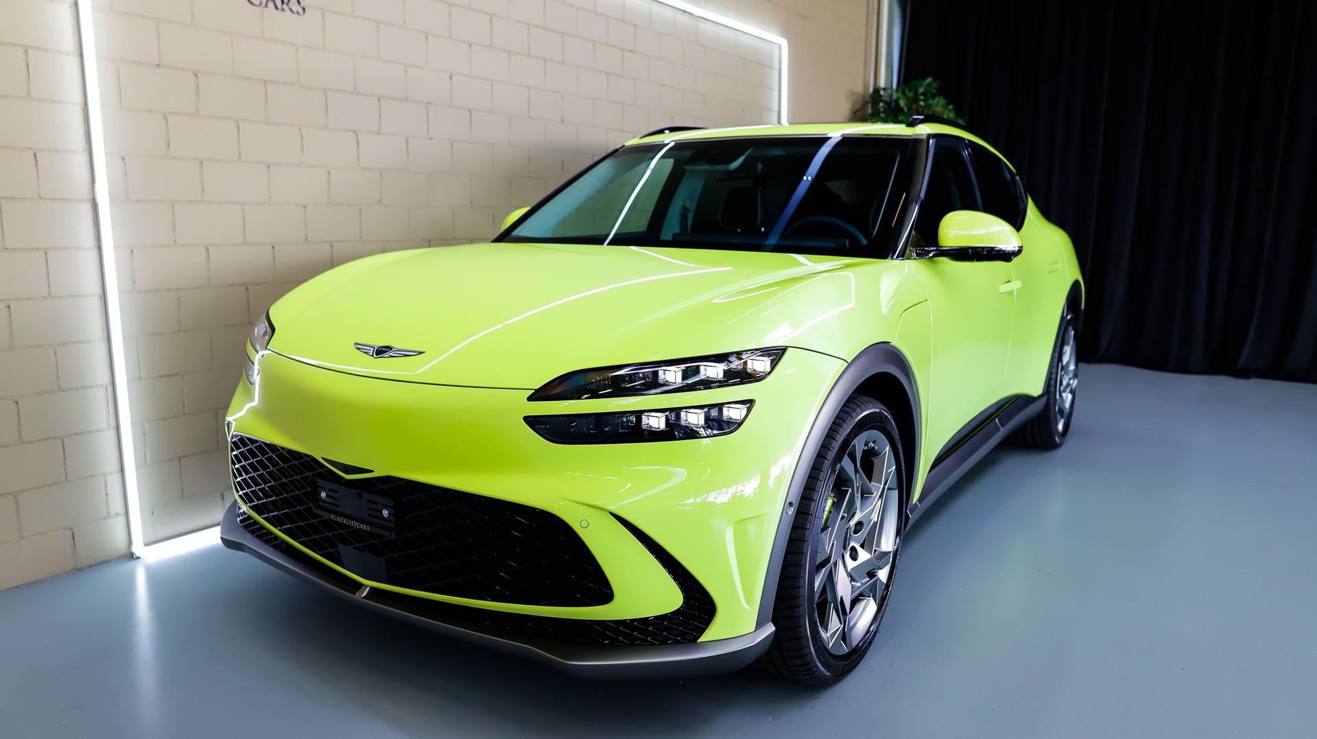 GENESIS GV60 77.4 kWh Sport Plus AWD *Sao Paulo Lime*-showroom-element-1
