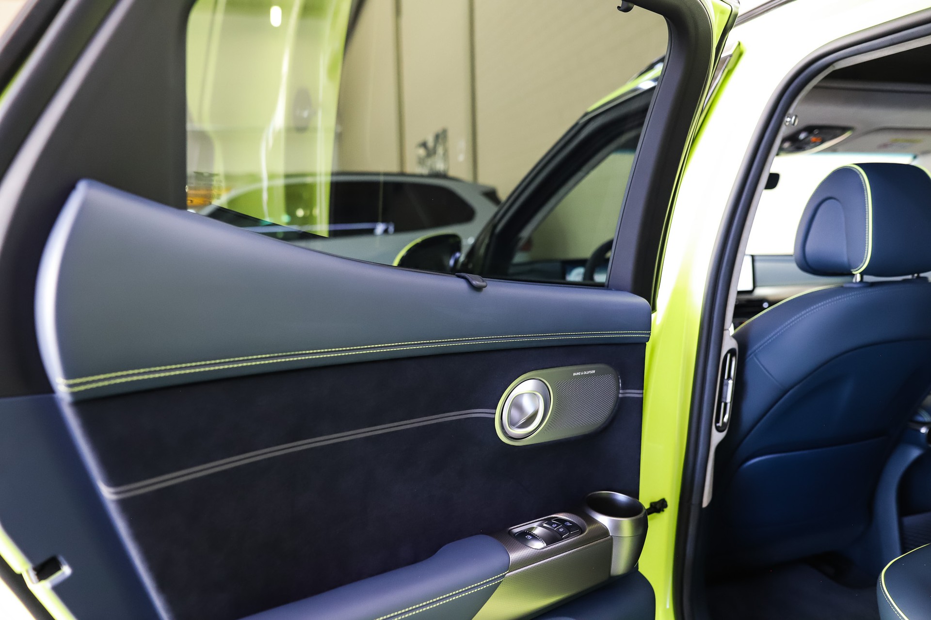 GENESIS GV60 77.4 kWh Sport Plus AWD *Sao Paulo Lime*-image-15