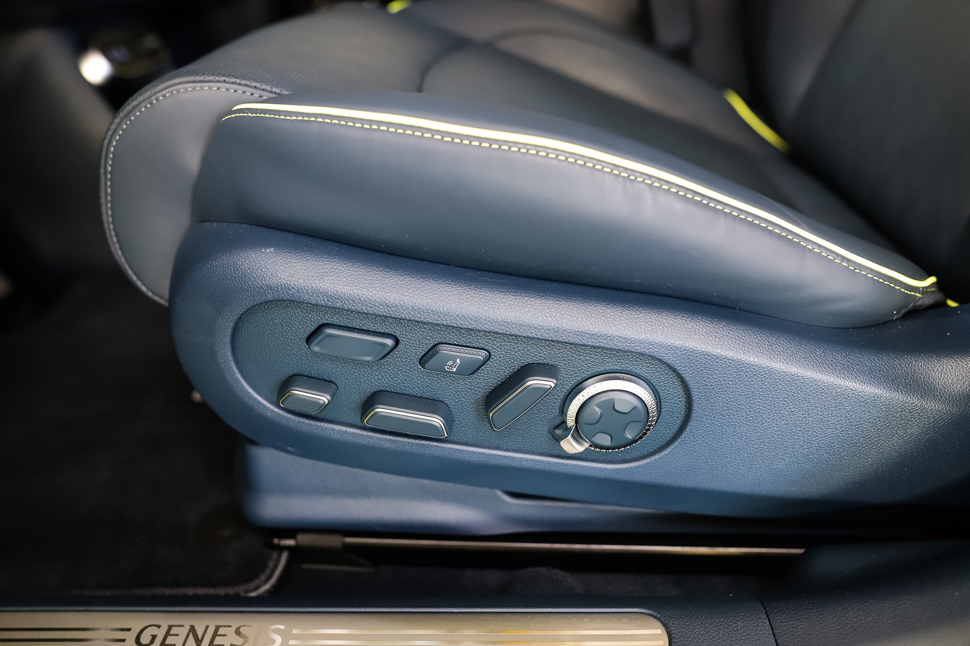 GENESIS GV60 77.4 kWh Sport Plus AWD *Sao Paulo Lime*-image-11