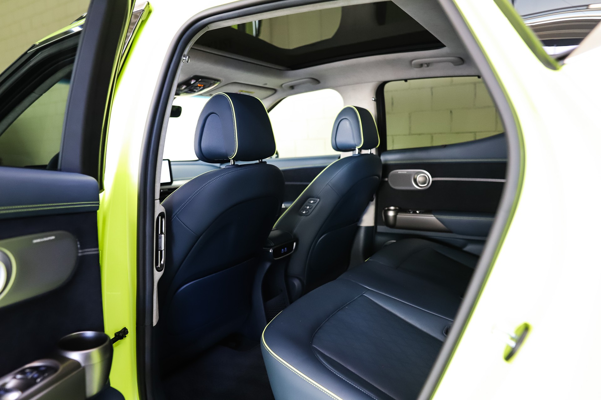 GENESIS GV60 77.4 kWh Sport Plus AWD *Sao Paulo Lime*-image-14