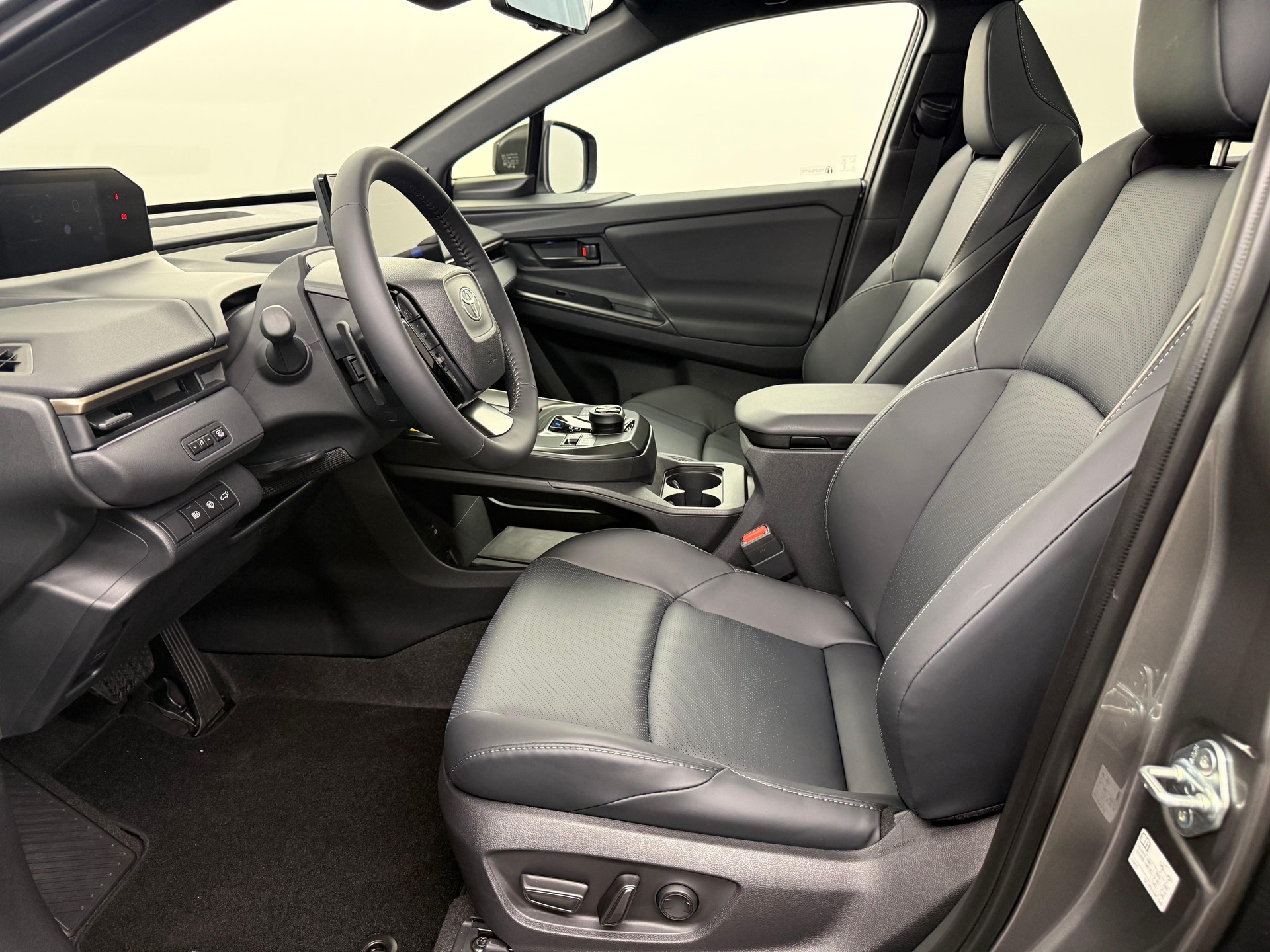 TOYOTA bZ4X Premium AWD-image-4