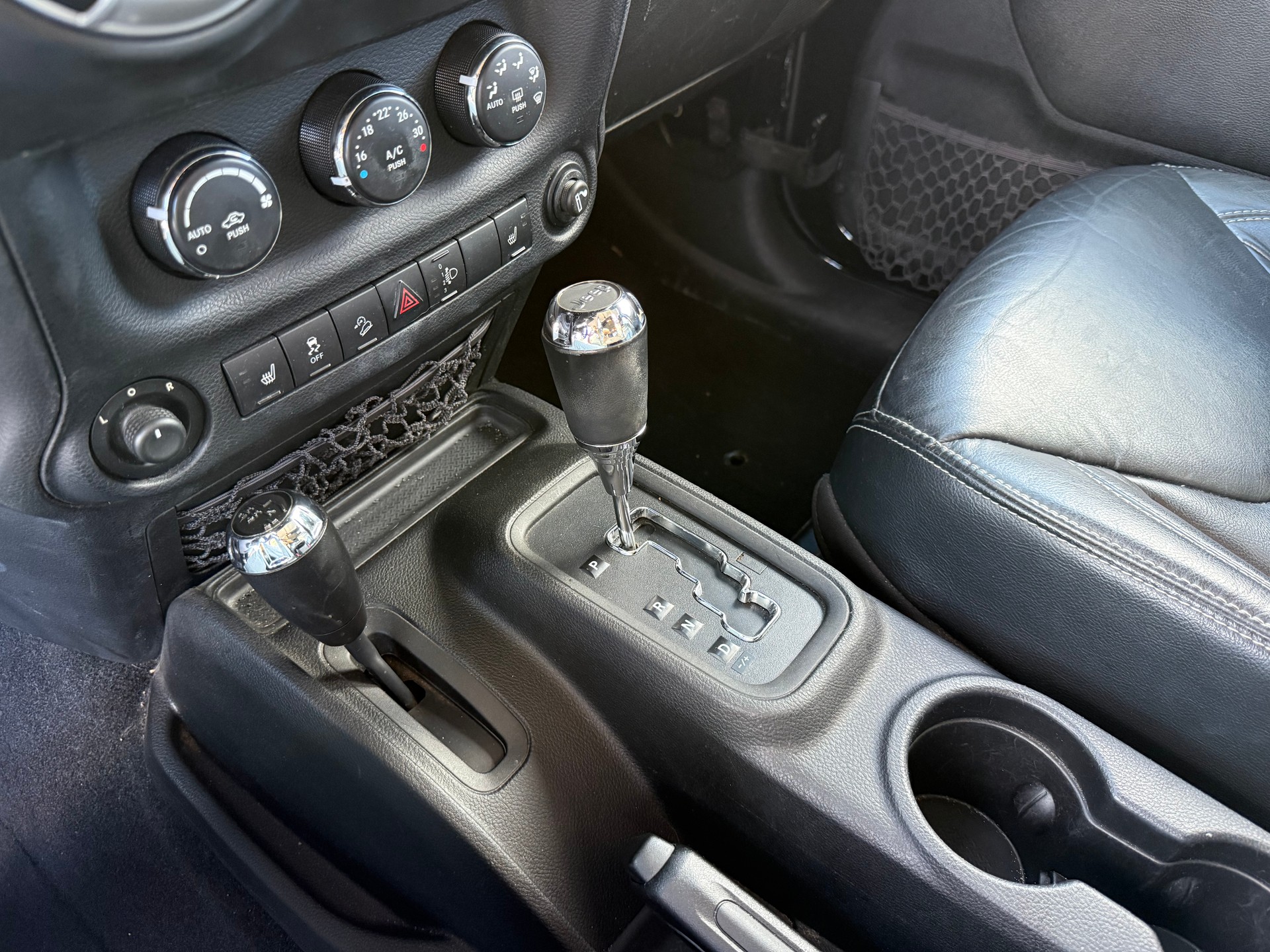 JEEP Wrangler 2.8CRD Unlimited Sahara Automatic-image-10