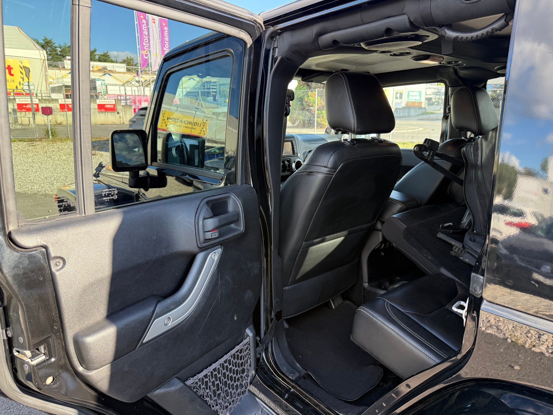 JEEP Wrangler 2.8CRD Unlimited Sahara Automatic-image-8