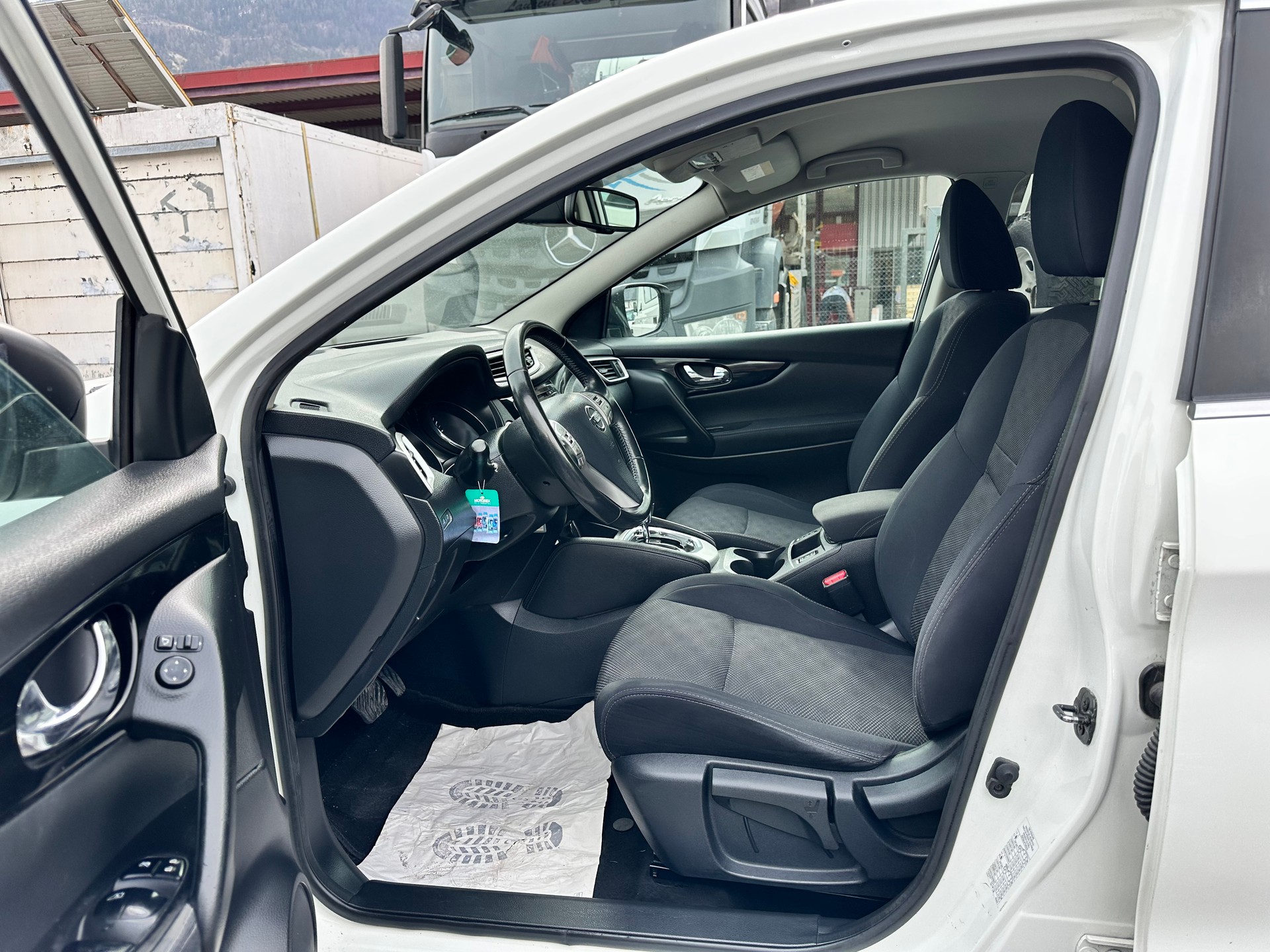 NISSAN Qashqai 1.2 DIG-T N-Connecta Xtronic CVT-image-8
