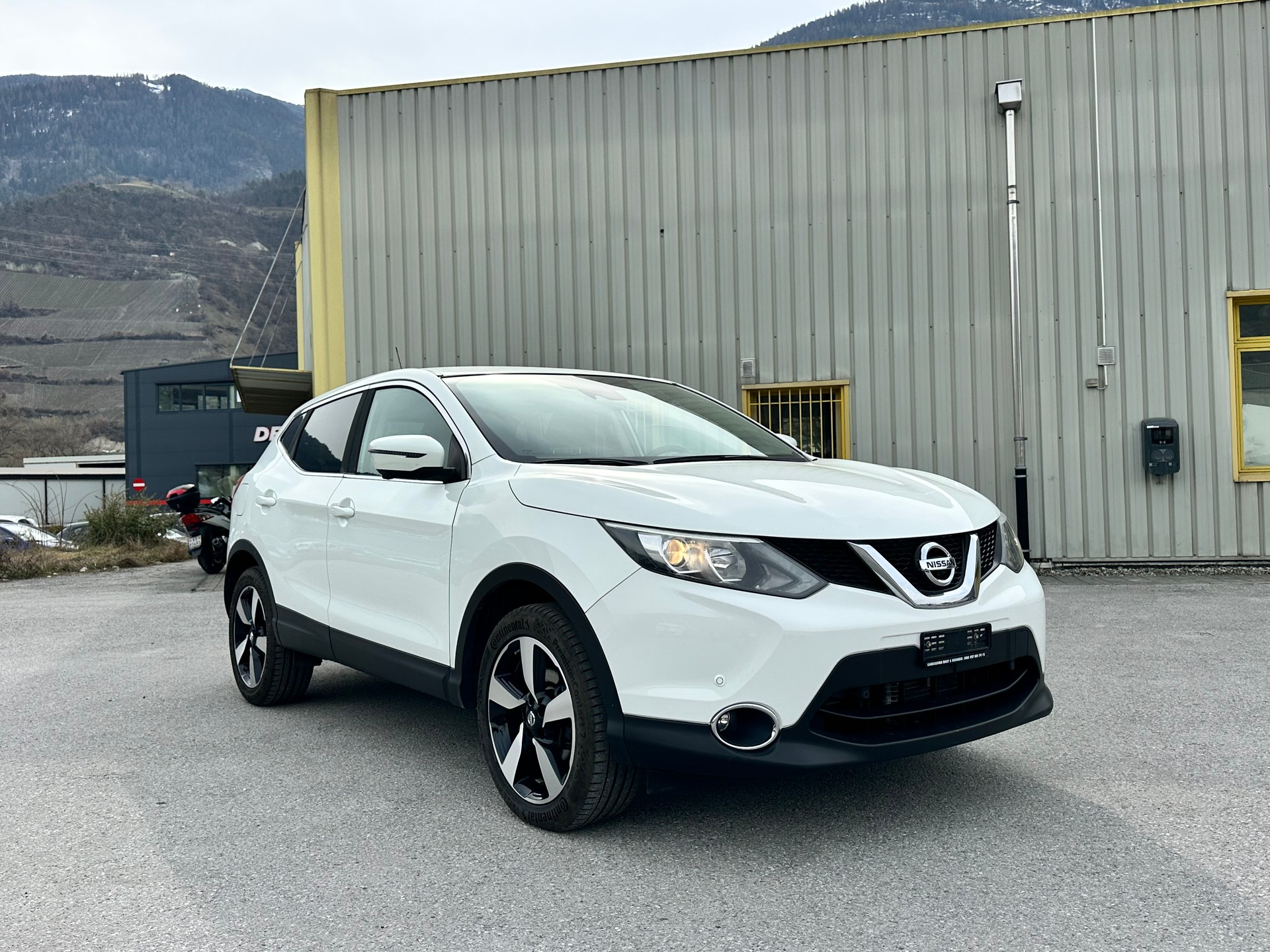 NISSAN Qashqai 1.2 DIG-T N-Connecta Xtronic CVT-image-1