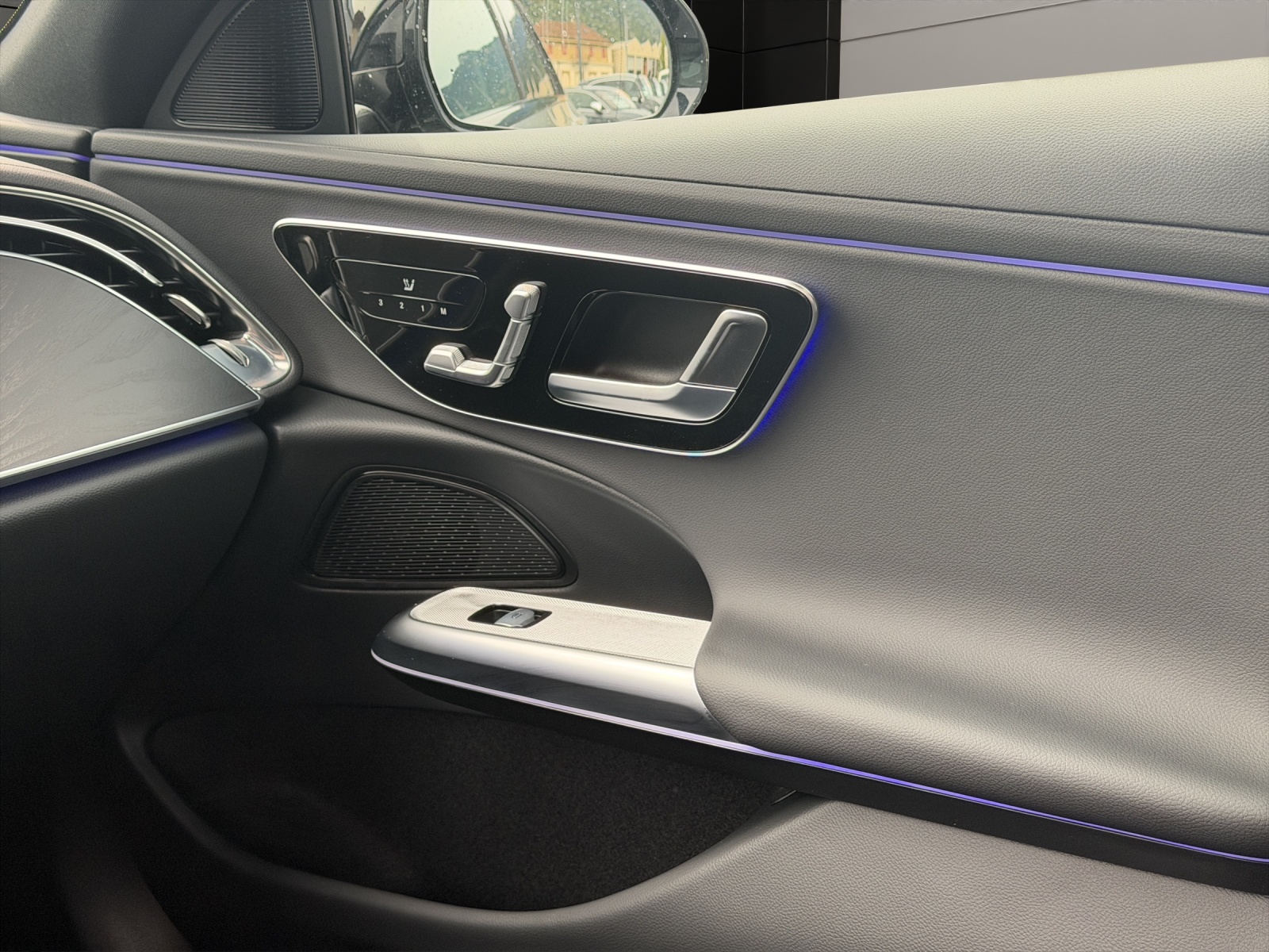 MERCEDES-BENZ E 400 e 4Matic EQ Hybrid 9G-Tronic-image-13