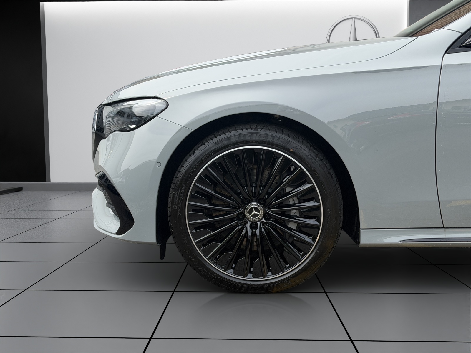 MERCEDES-BENZ E 400 e 4Matic EQ Hybrid 9G-Tronic-image-5