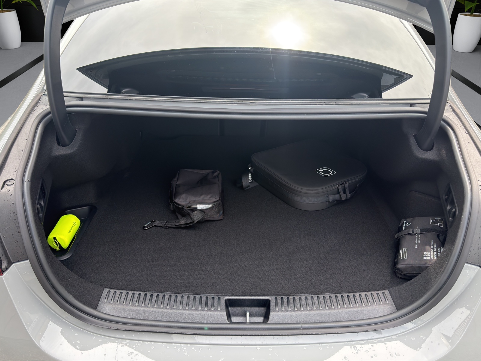 MERCEDES-BENZ E 400 e 4Matic EQ Hybrid 9G-Tronic-image-4