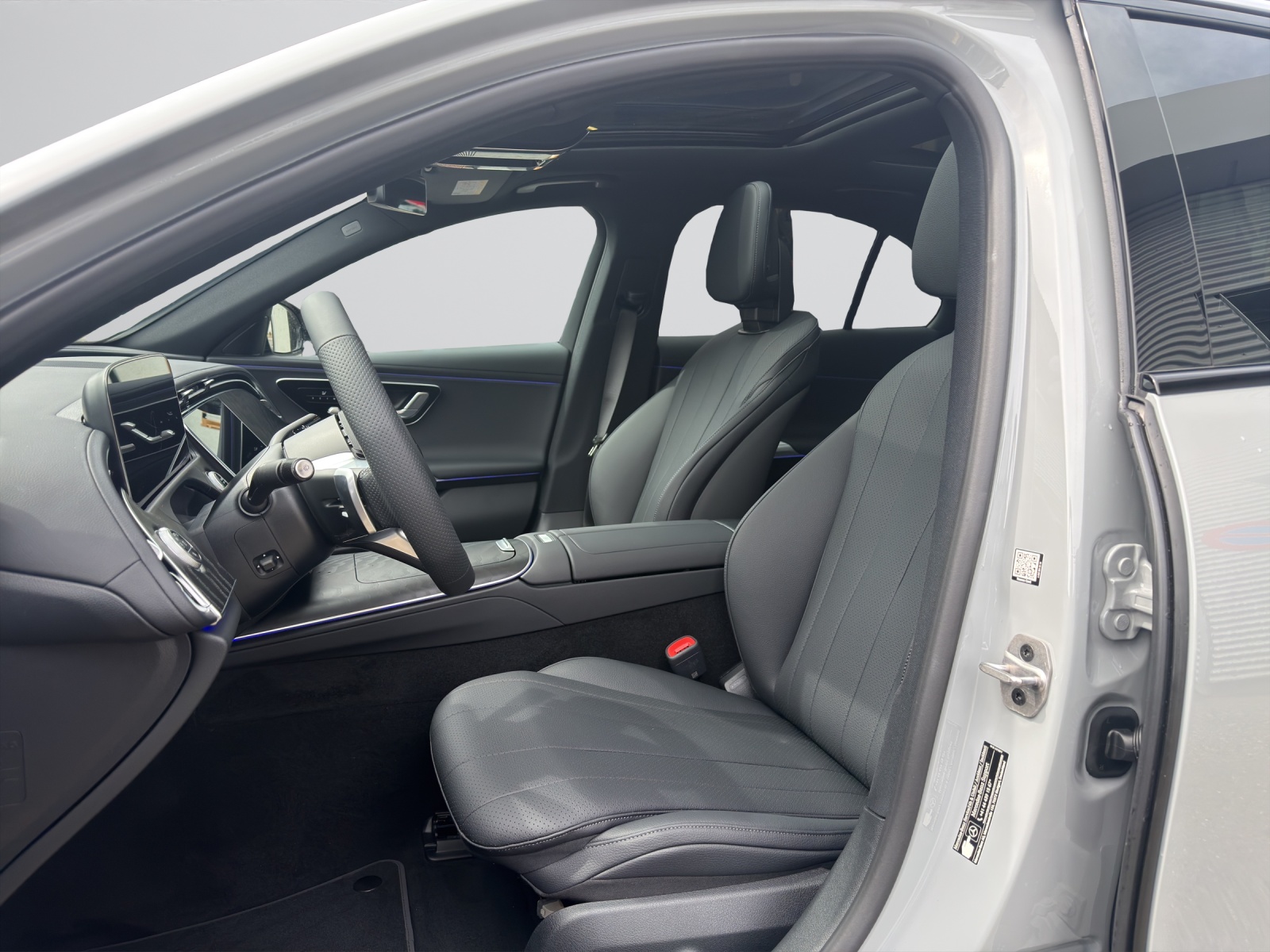 MERCEDES-BENZ E 400 e 4Matic EQ Hybrid 9G-Tronic-image-6