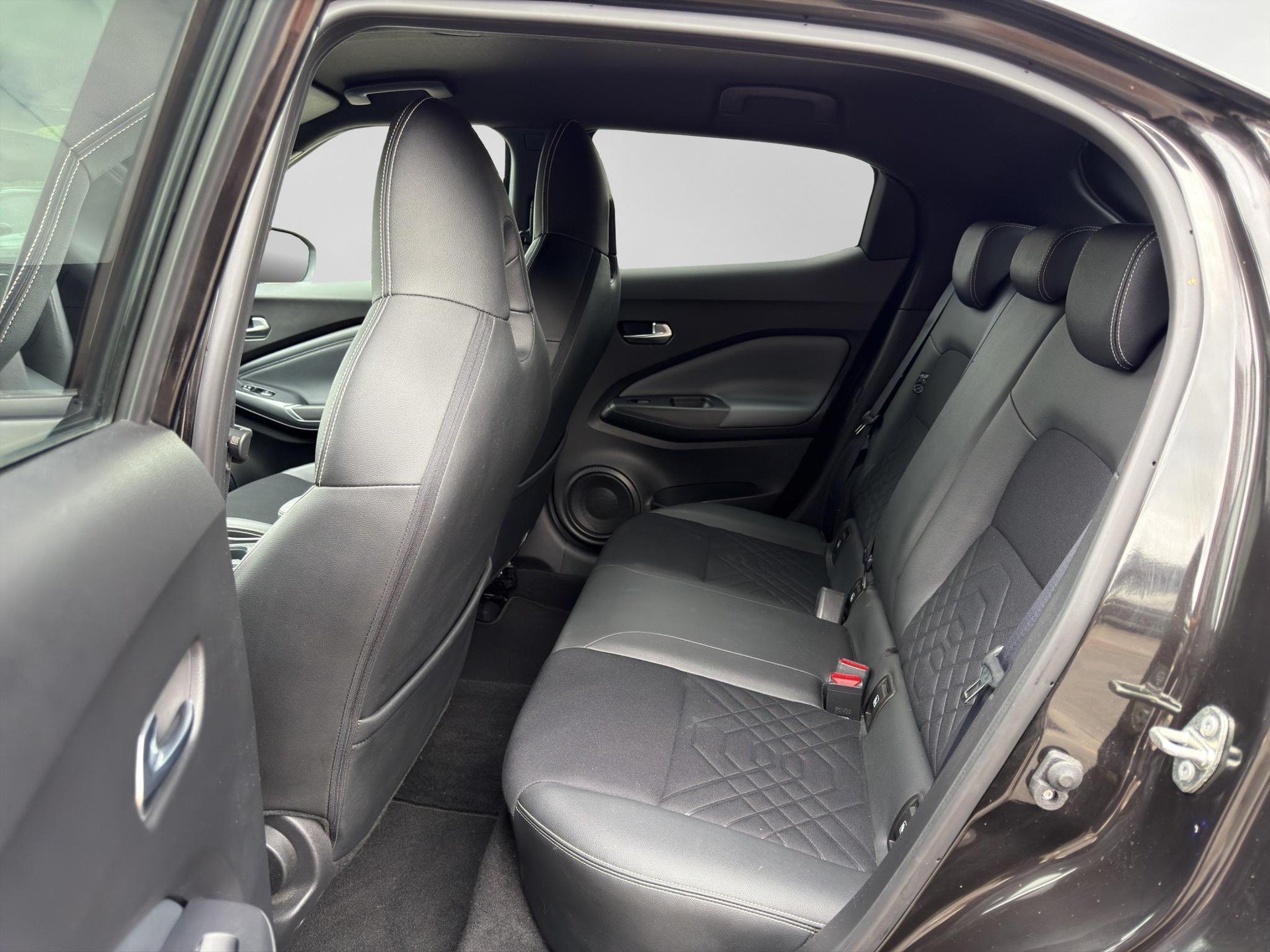 NISSAN Juke 1.0 DIG-T Tekna-image-6