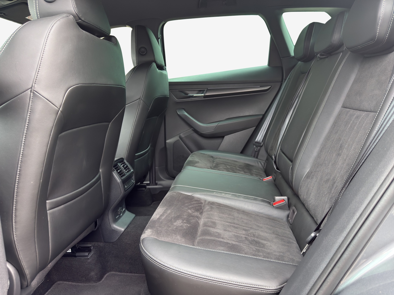 SKODA Karoq 2.0 TSI SportLine 4x4 DSG-image-11