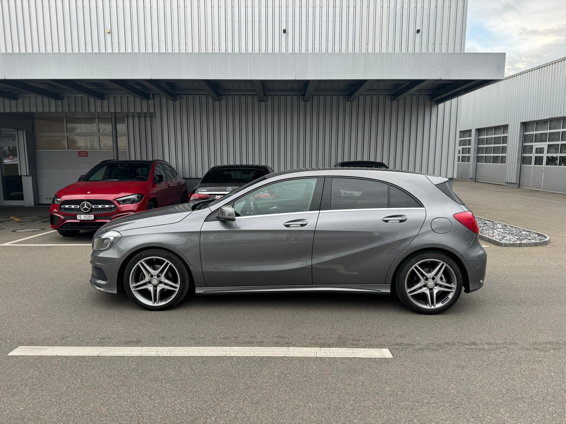MERCEDES-BENZ A 180 AMG Line-image-0