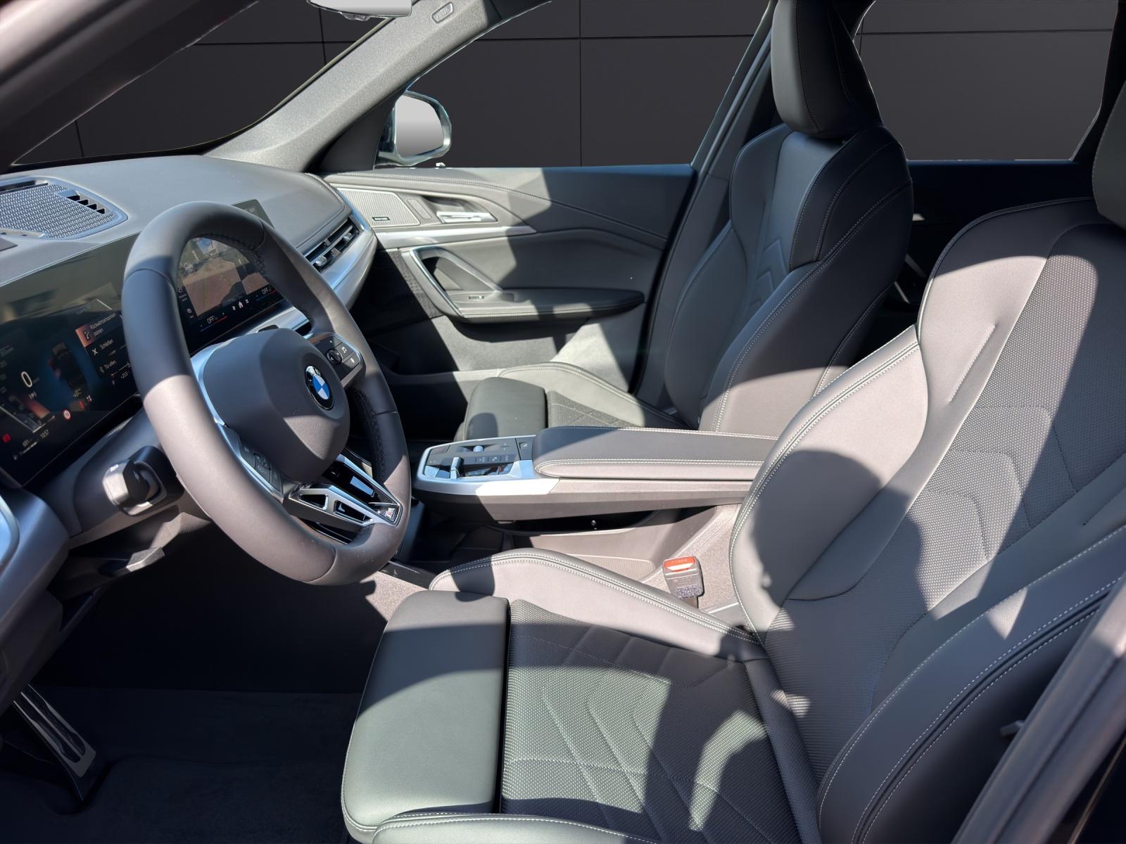 BMW X1 U11 23i xDrive paddles-image-1