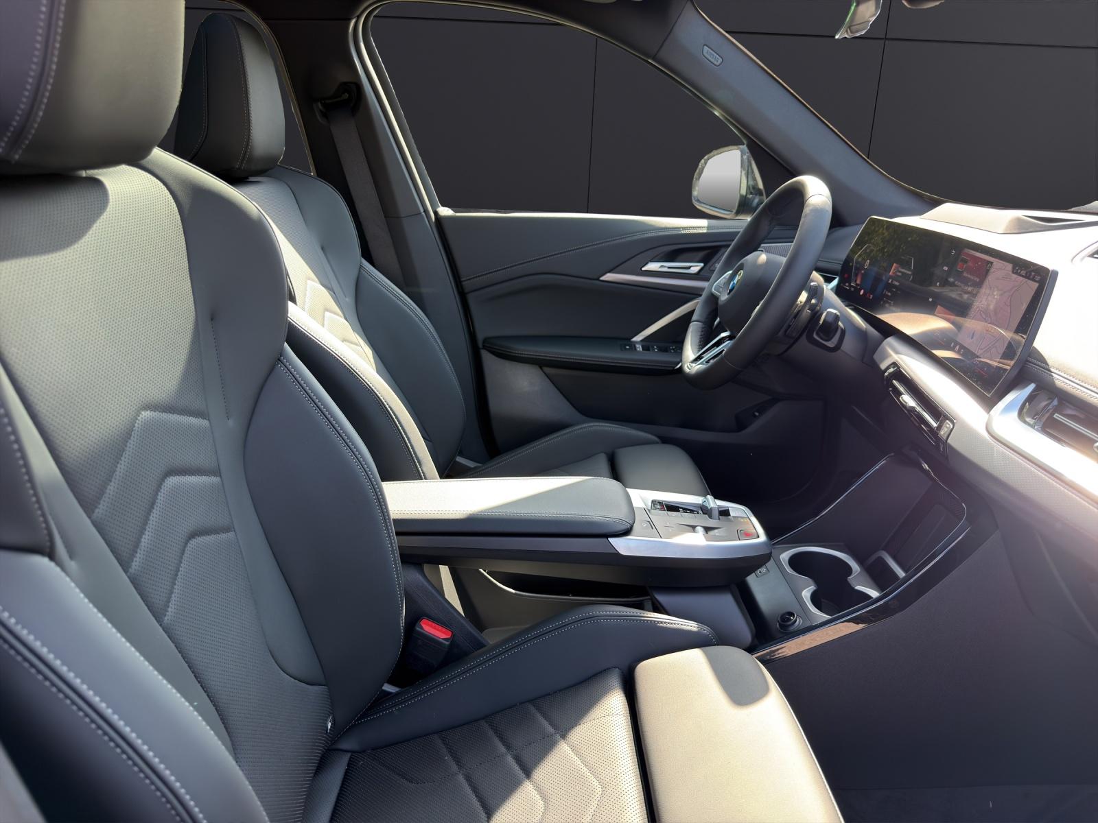 BMW X1 U11 23i xDrive paddles-image-18