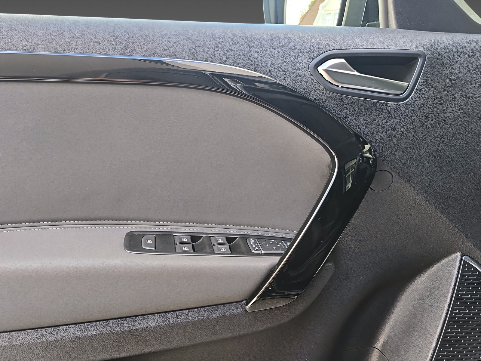 MERCEDES-BENZ T 180 d Style-image-10
