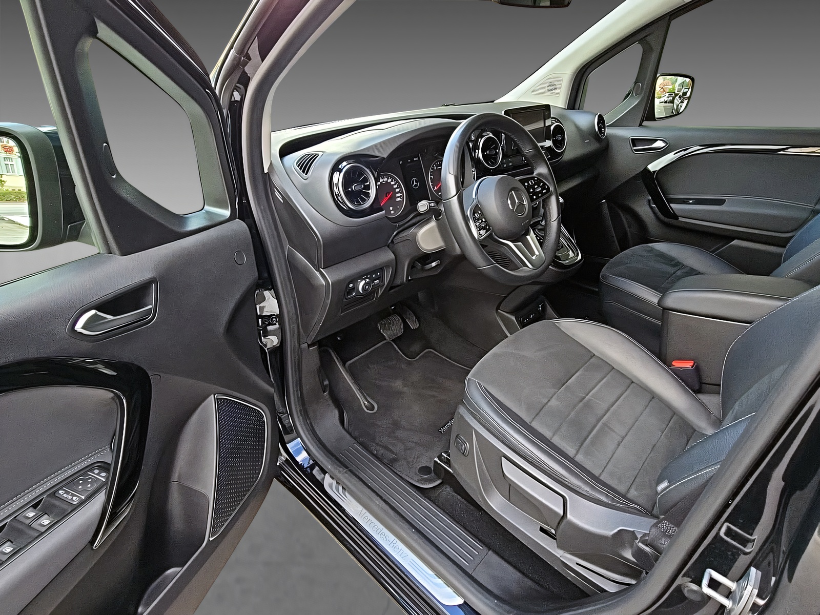MERCEDES-BENZ T 180 d Style-image-14