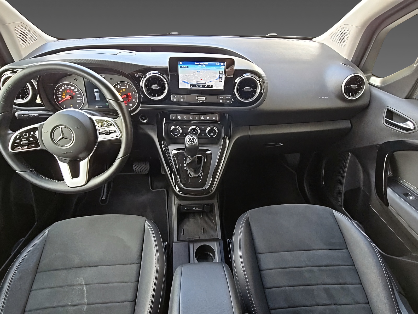 MERCEDES-BENZ T 180 d Style-image-9