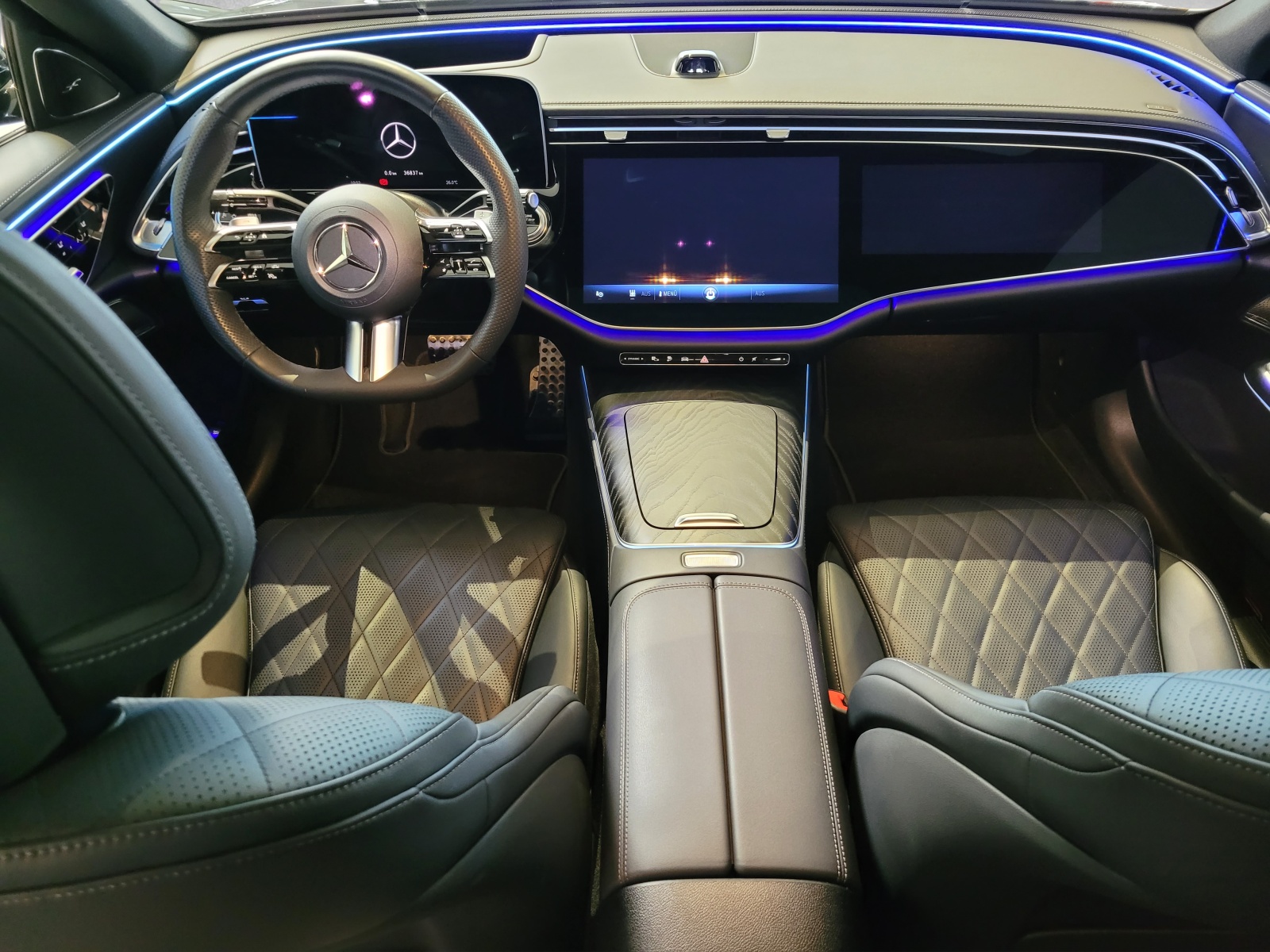 MERCEDES-BENZ E 400 e AMG Line 4matic-showroom-element-3
