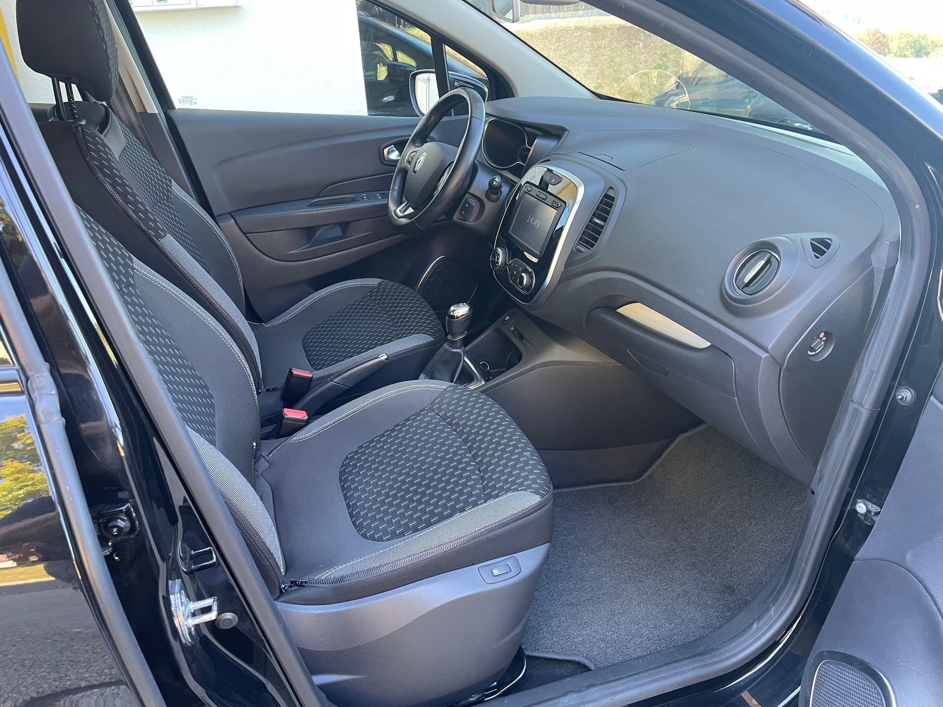 RENAULT Captur 1.2 T 16V Intens-image-12