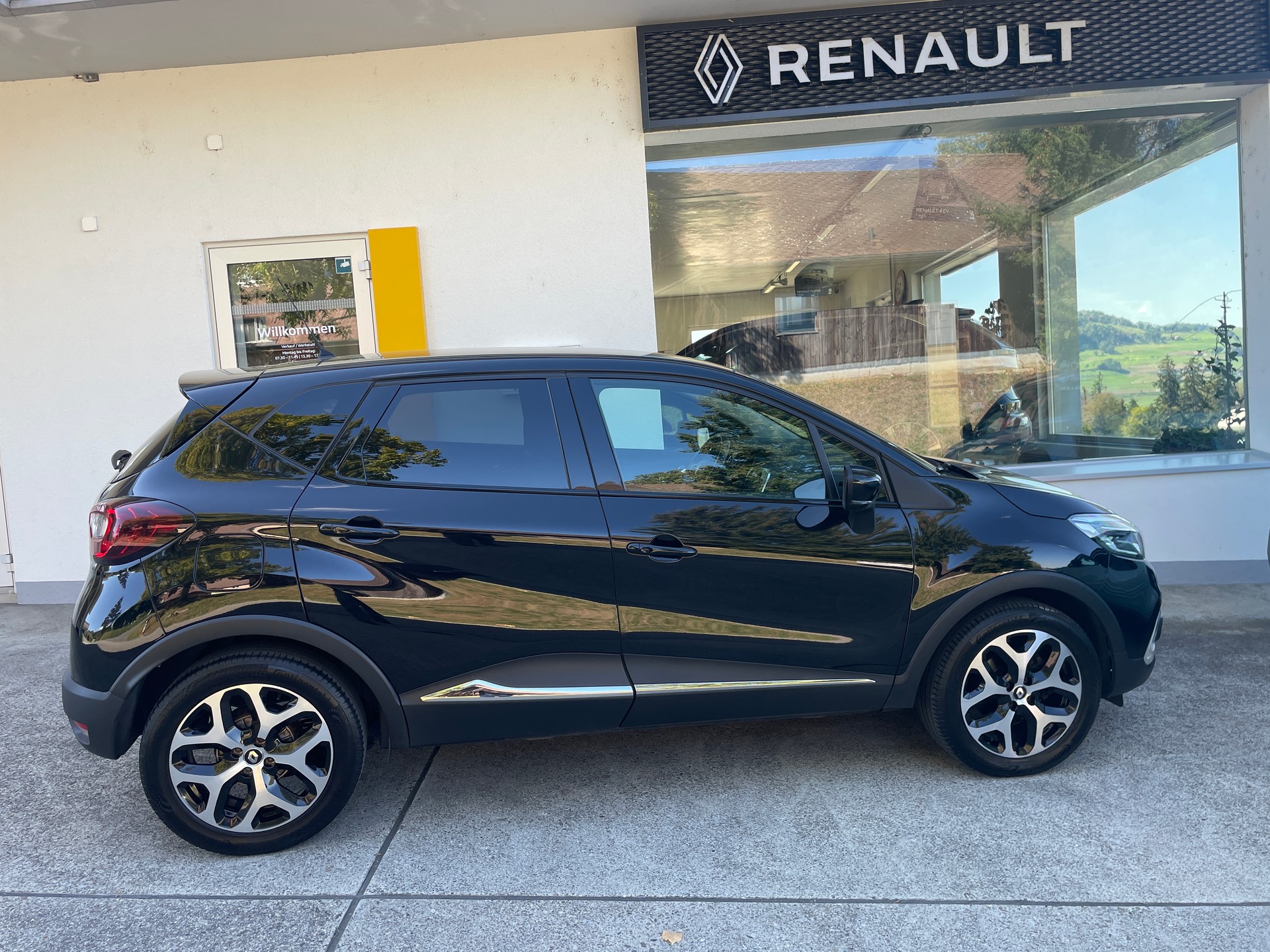 RENAULT Captur 1.2 T 16V Intens-image-2