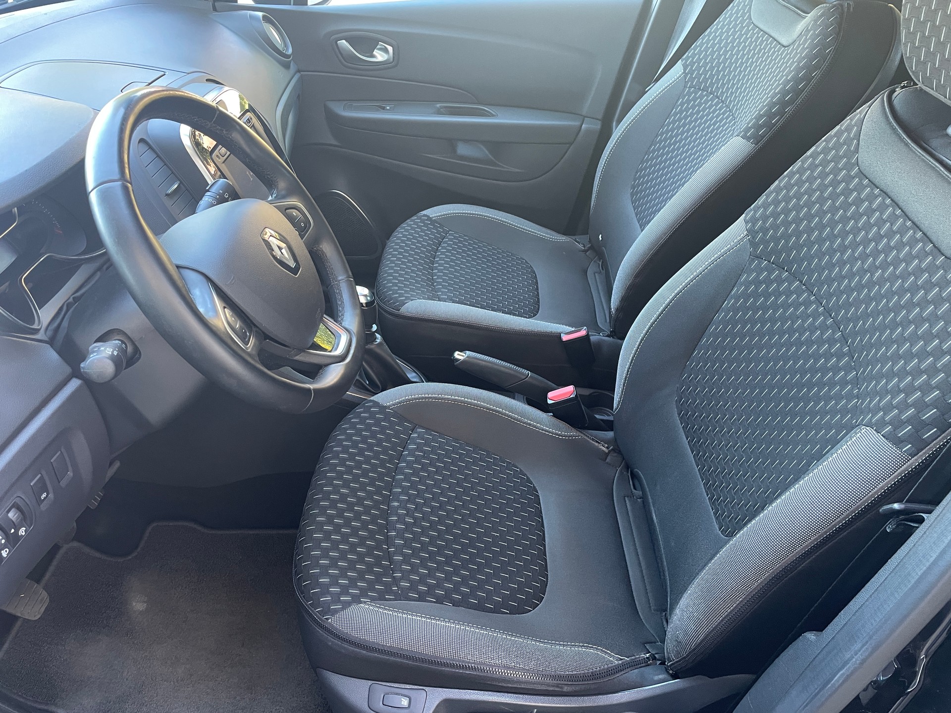 RENAULT Captur 1.2 T 16V Intens-image-15
