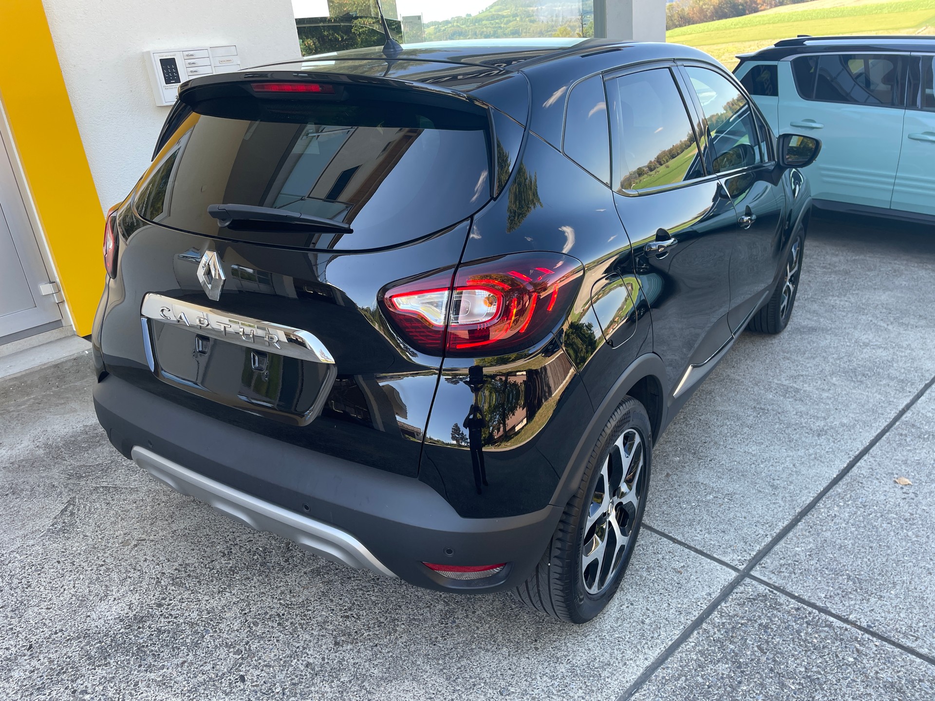 RENAULT Captur 1.2 T 16V Intens-image-3