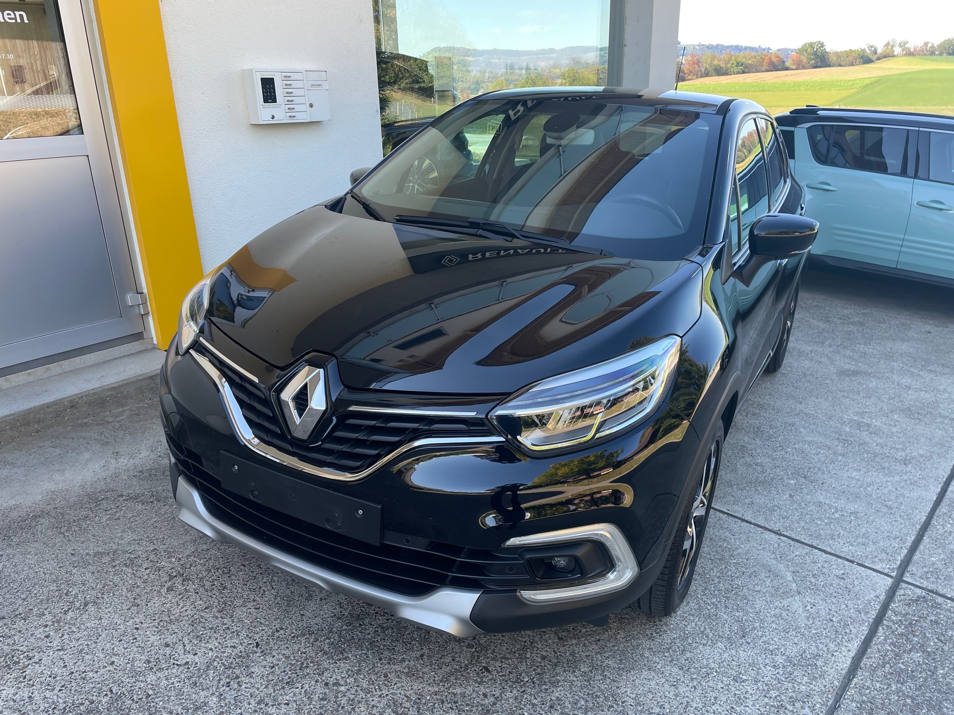 RENAULT Captur 1.2 T 16V Intens-image-1