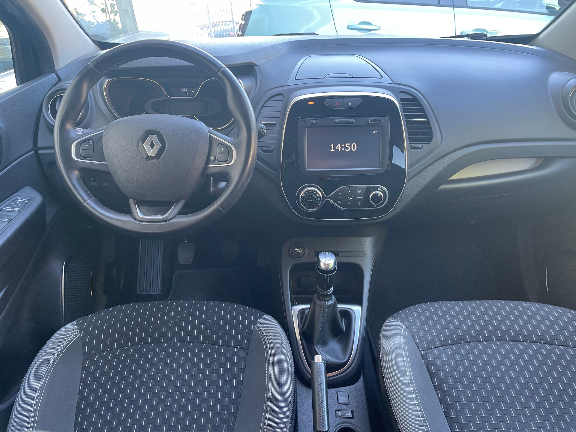 RENAULT Captur 1.2 T 16V Intens-image-13