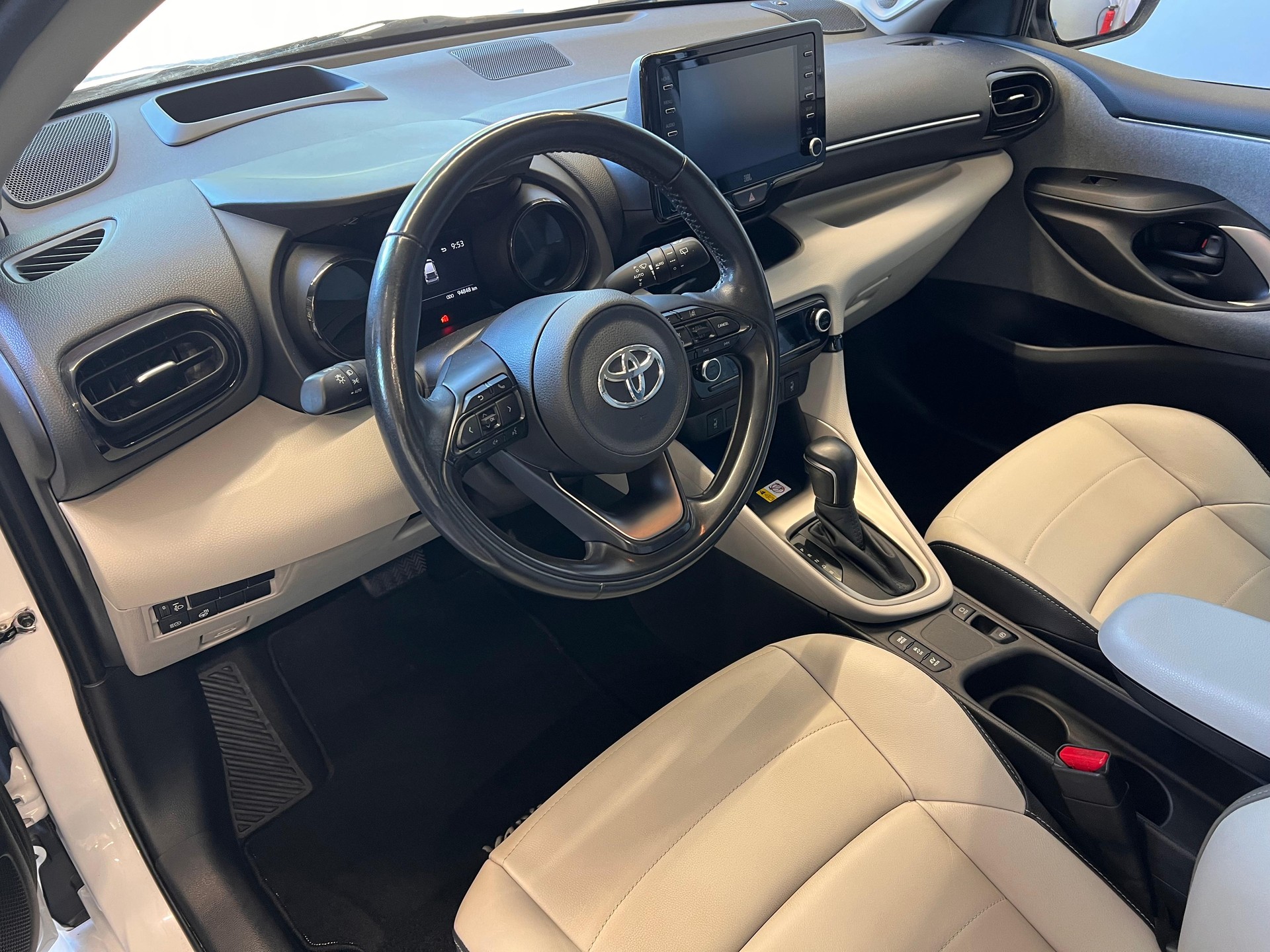 TOYOTA Yaris 1.5 VVT-i HSD Premium-image-7