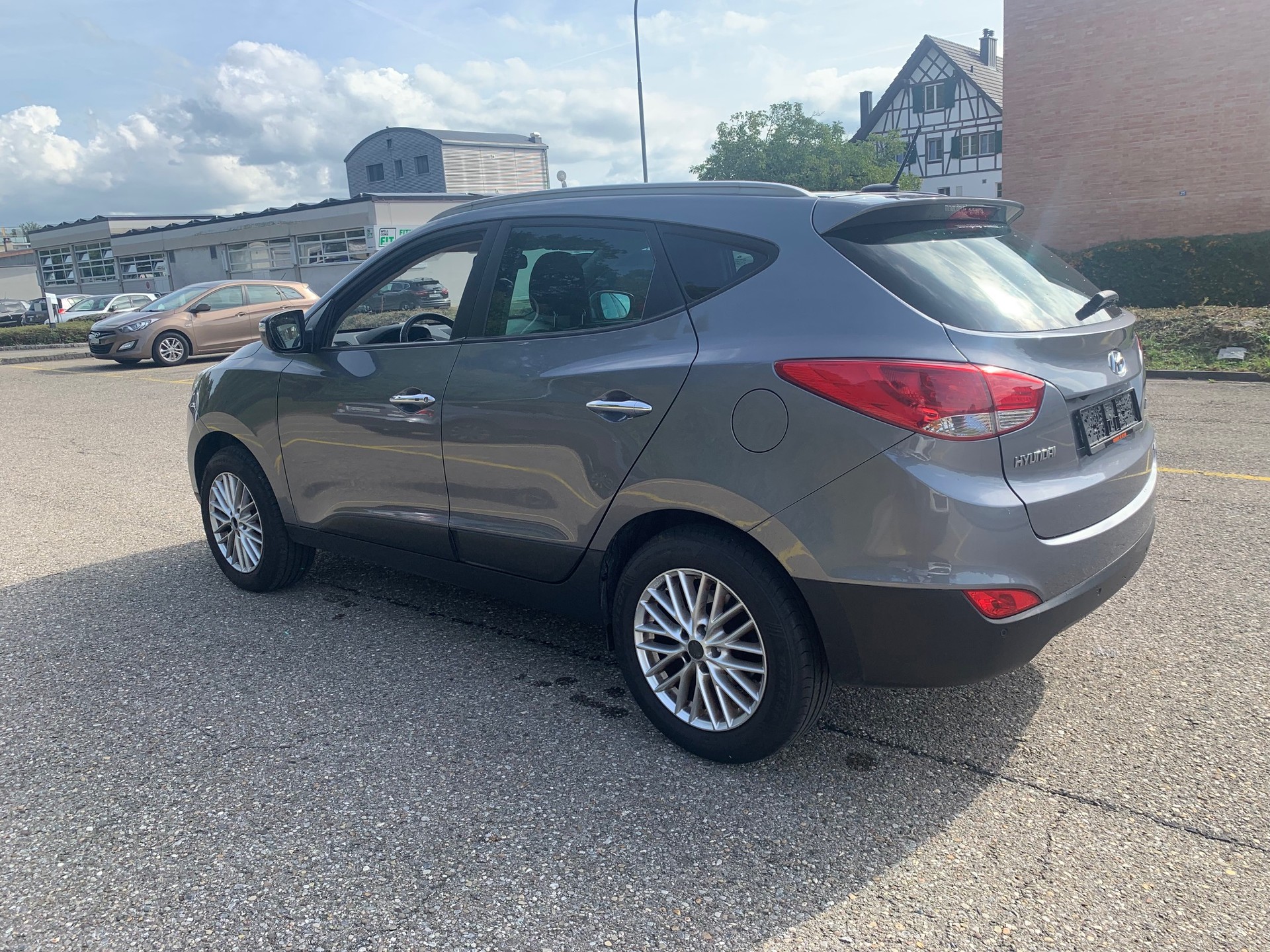 HYUNDAI iX 35 2.0 Premium 4WD-image-3