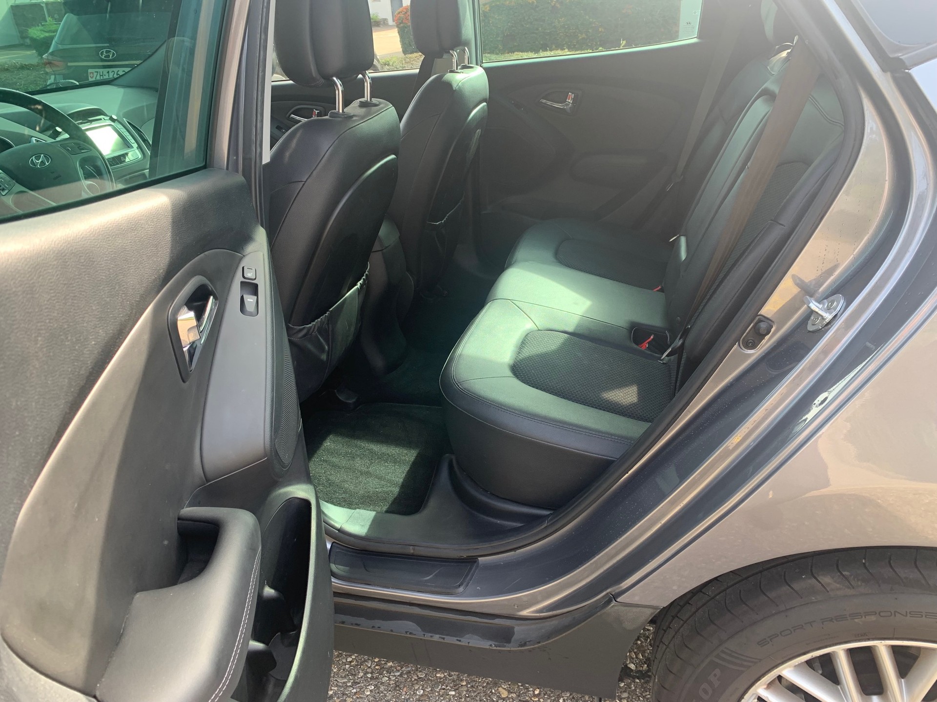 HYUNDAI iX 35 2.0 Premium 4WD-image-7