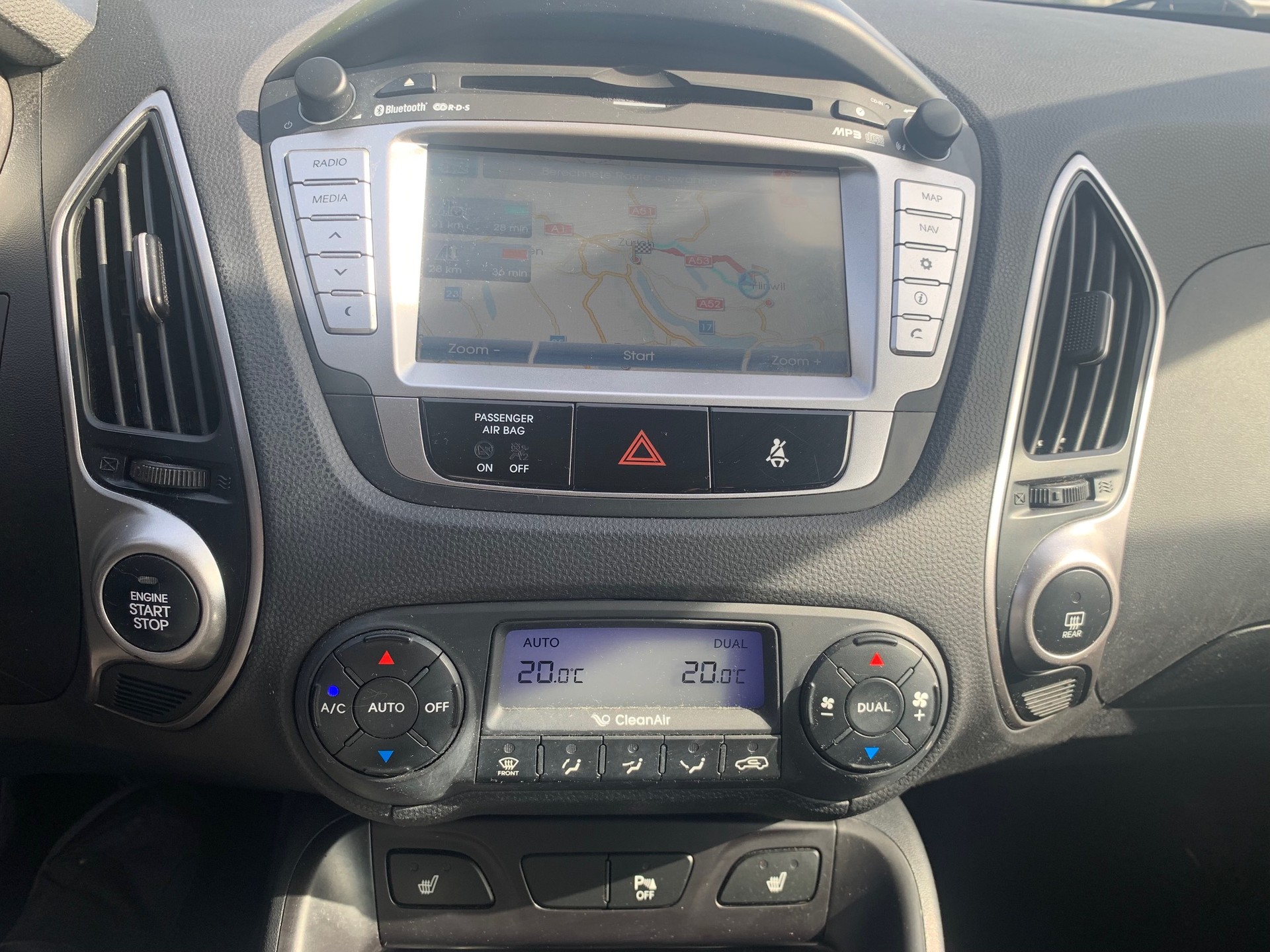 HYUNDAI iX 35 2.0 Premium 4WD-image-16