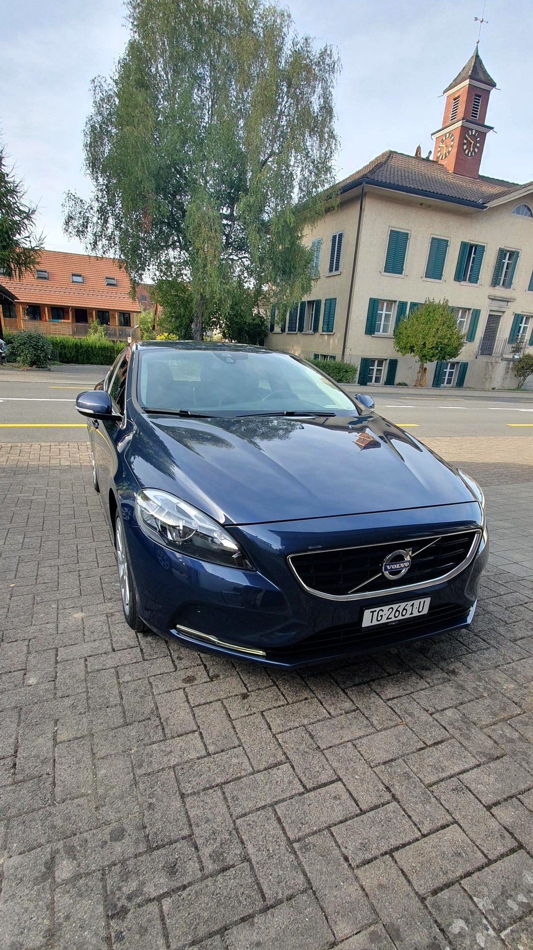 VOLVO V40 T4 Kinetic Powershift-image-2