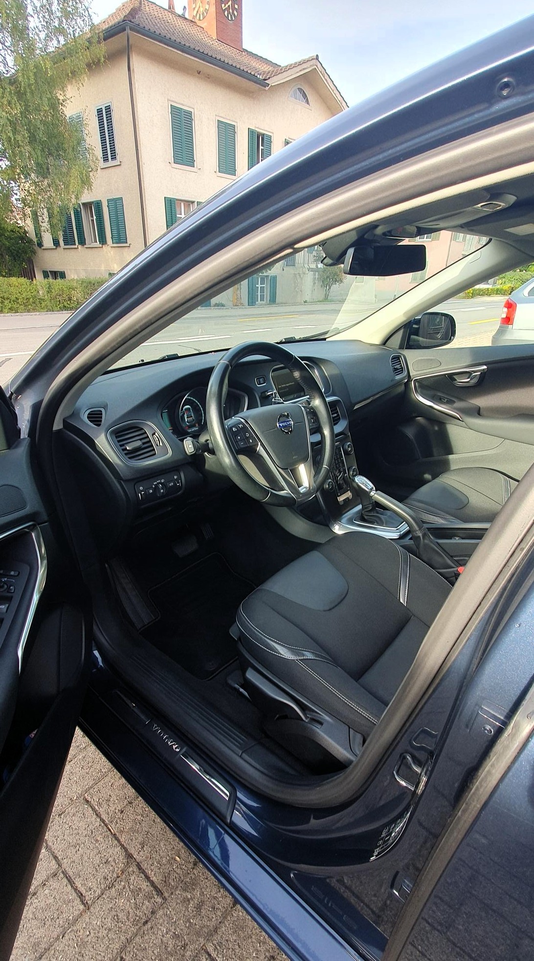 VOLVO V40 T4 Kinetic Powershift-image-11
