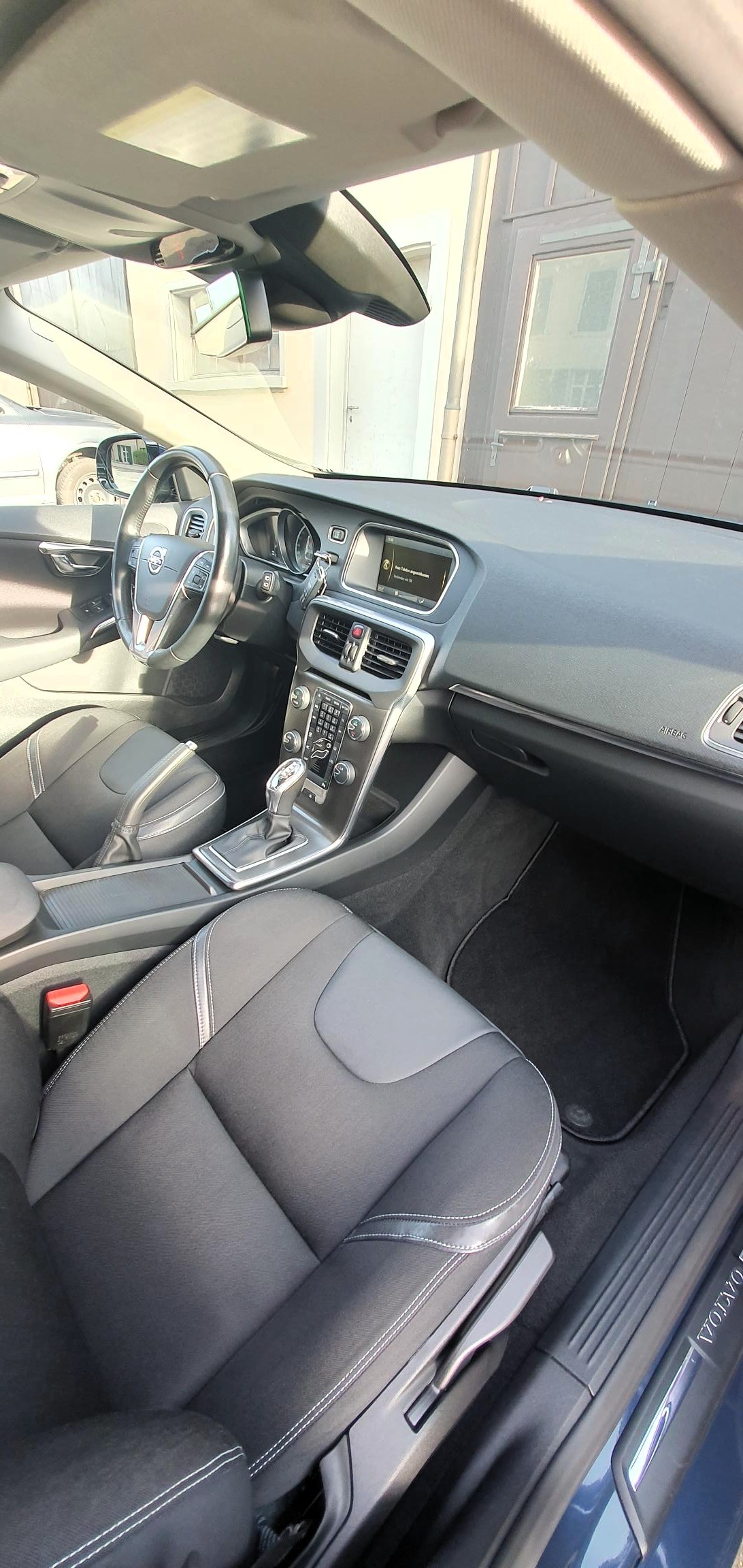 VOLVO V40 T4 Kinetic Powershift-image-12
