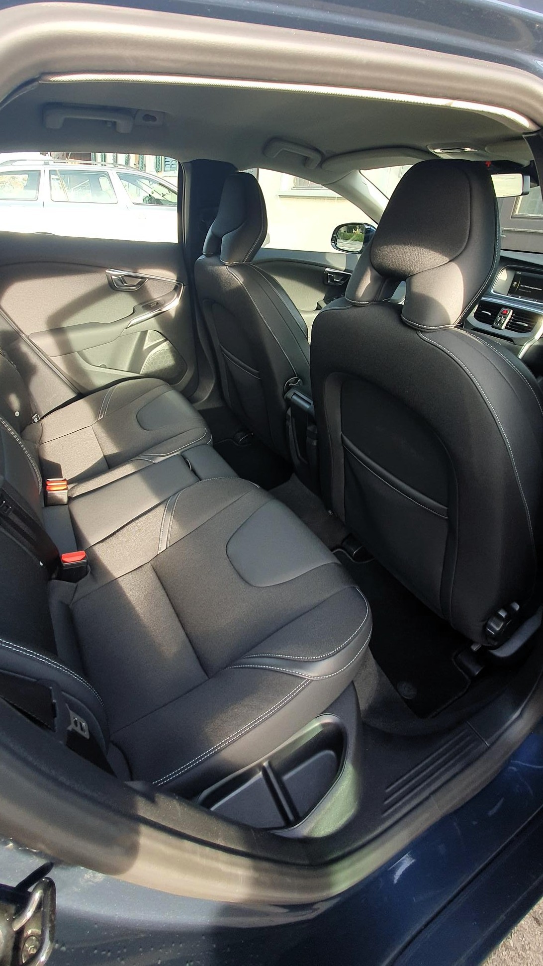 VOLVO V40 T4 Kinetic Powershift-image-13