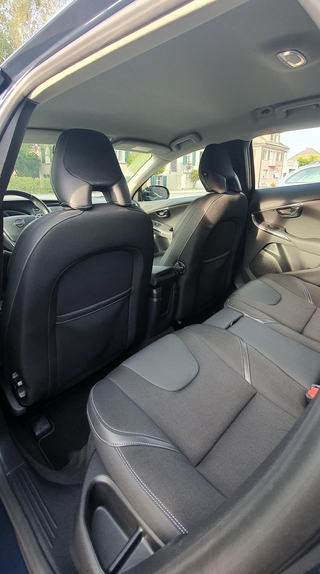 VOLVO V40 T4 Kinetic Powershift-image-14