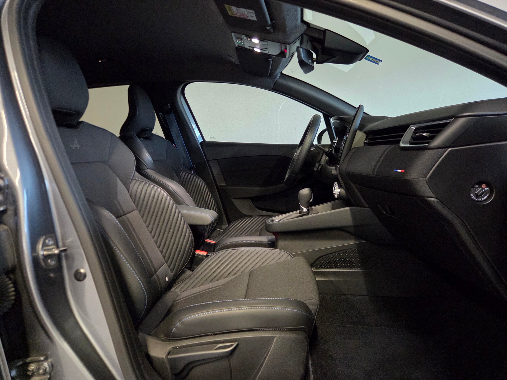 RENAULT Clio 1.6 E-Tech esprit Alpine-image-5