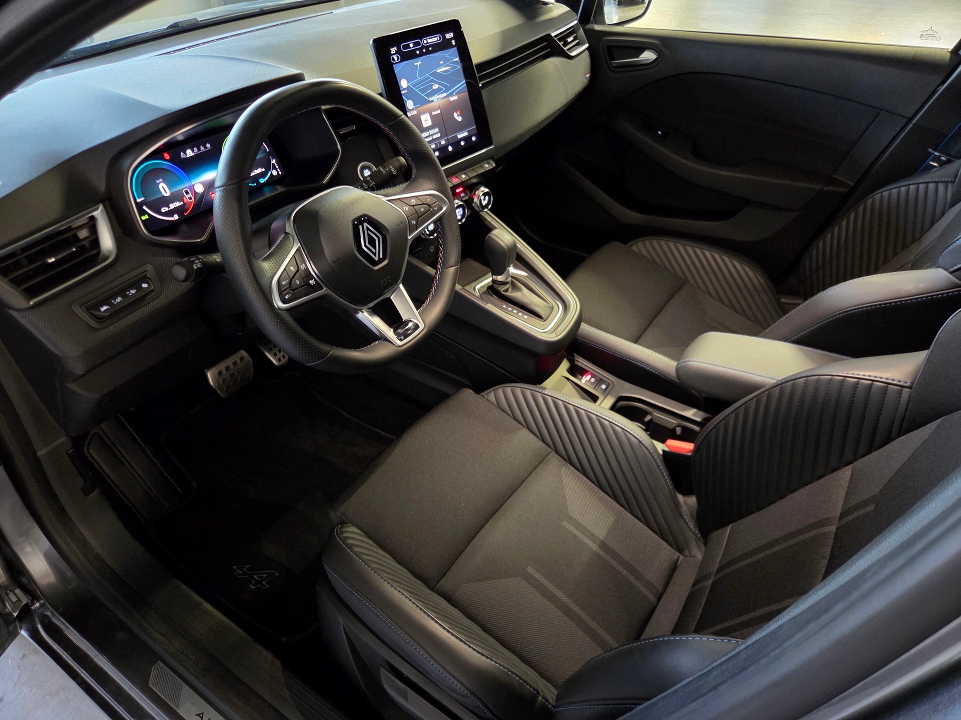 RENAULT Clio 1.6 E-Tech esprit Alpine-image-13