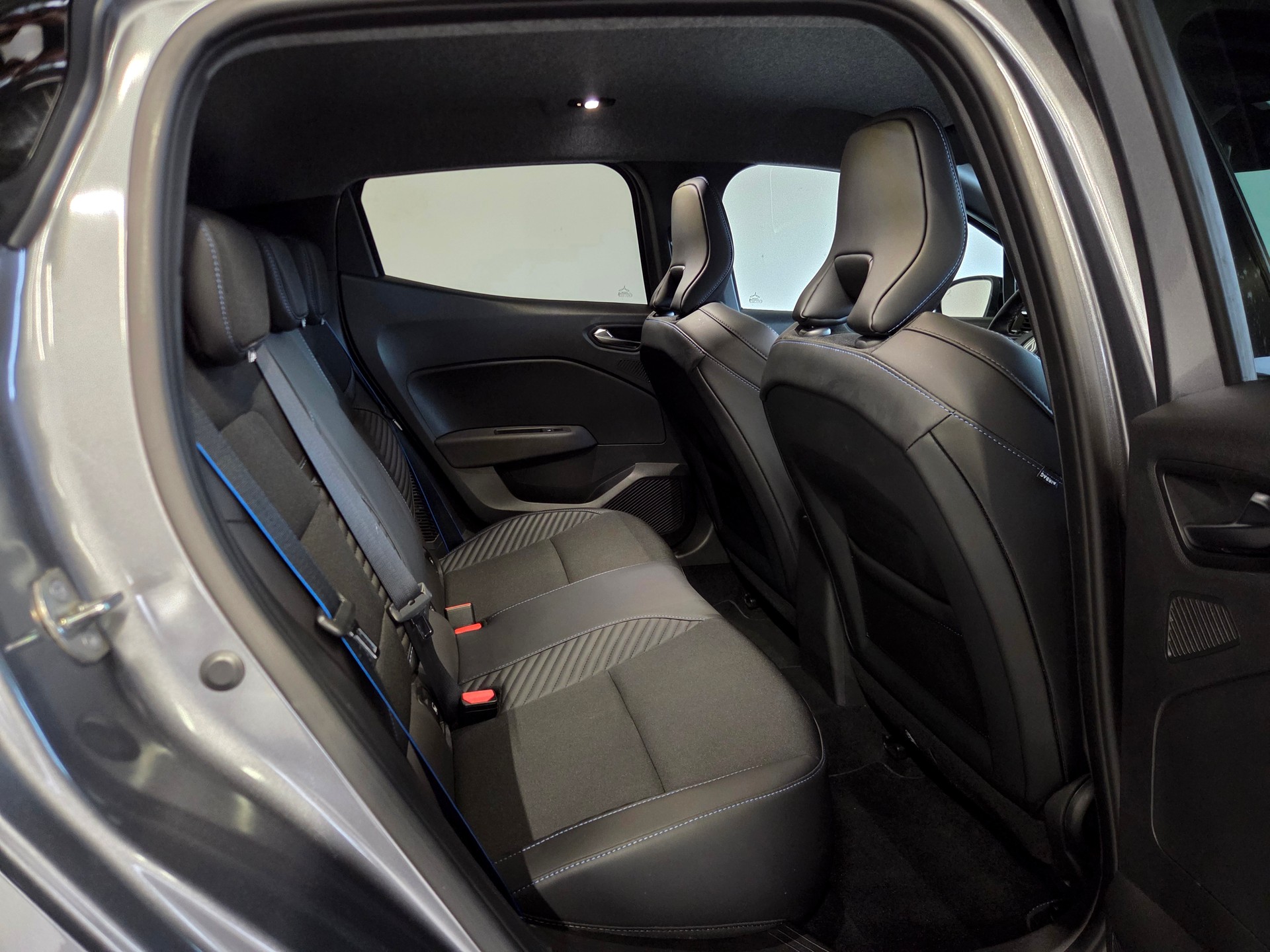 RENAULT Clio 1.6 E-Tech esprit Alpine-image-17