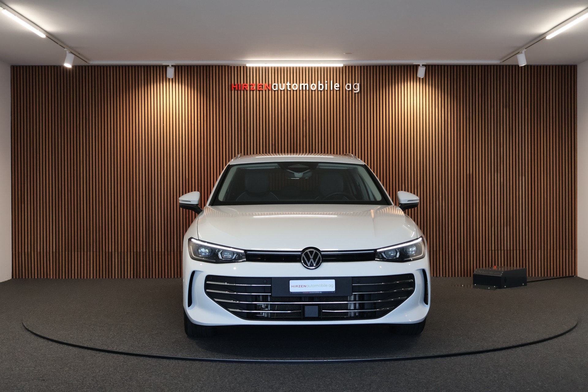 VW Passat Variant 2.0 TDI evo Business 4 Motion DSG-image-7